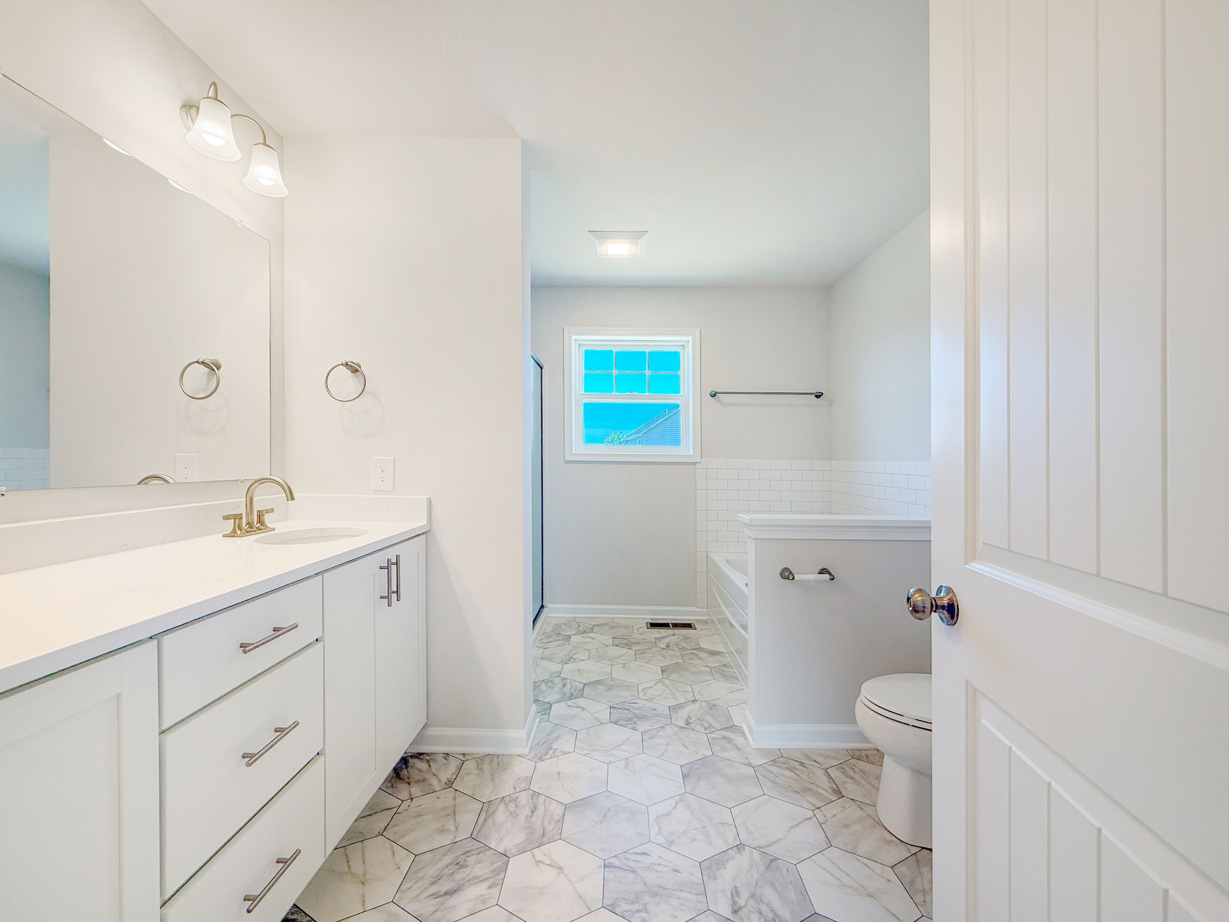 Greenwood C | Owner's Bath