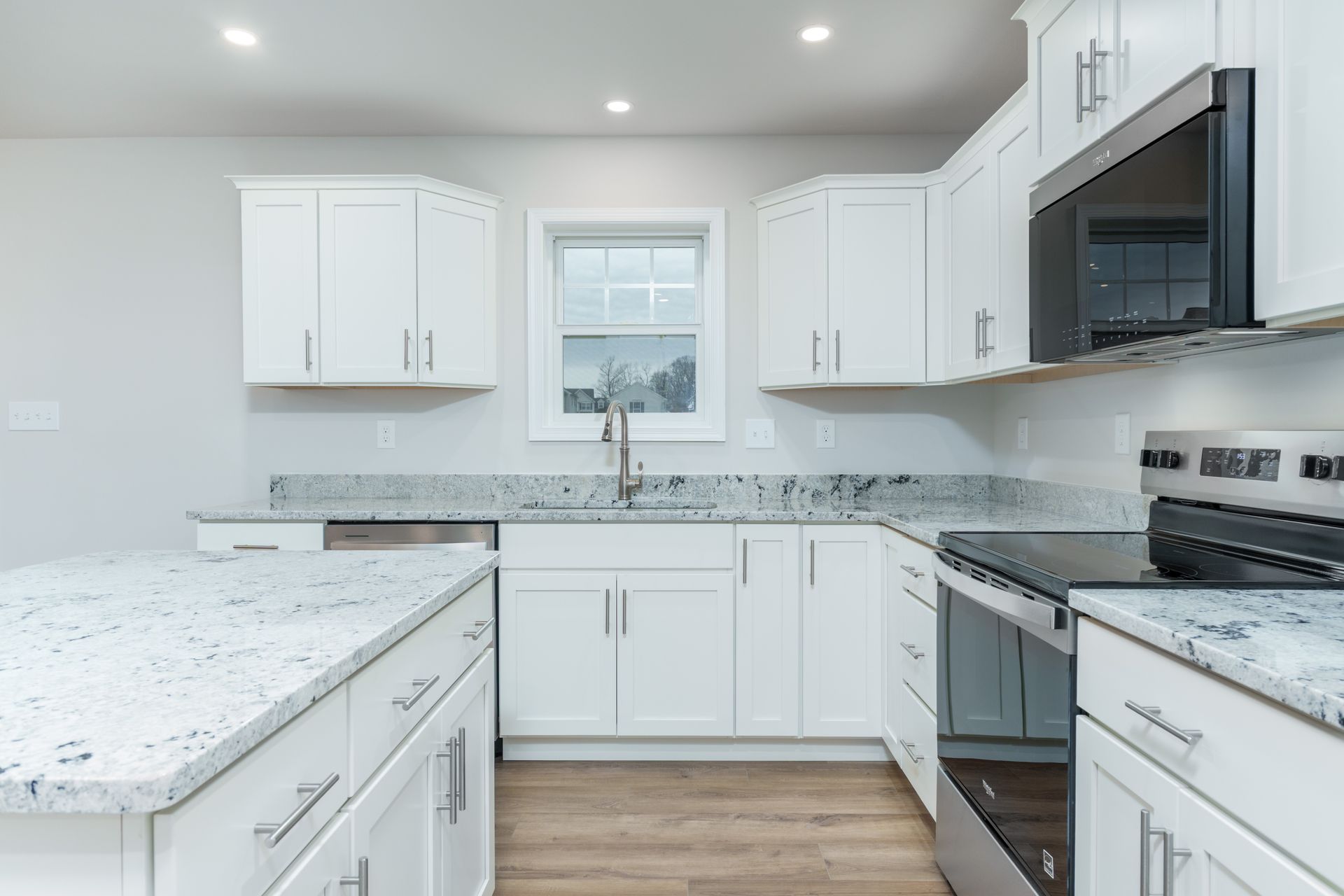 Elmcrest-C-DF67-Kitchen-3