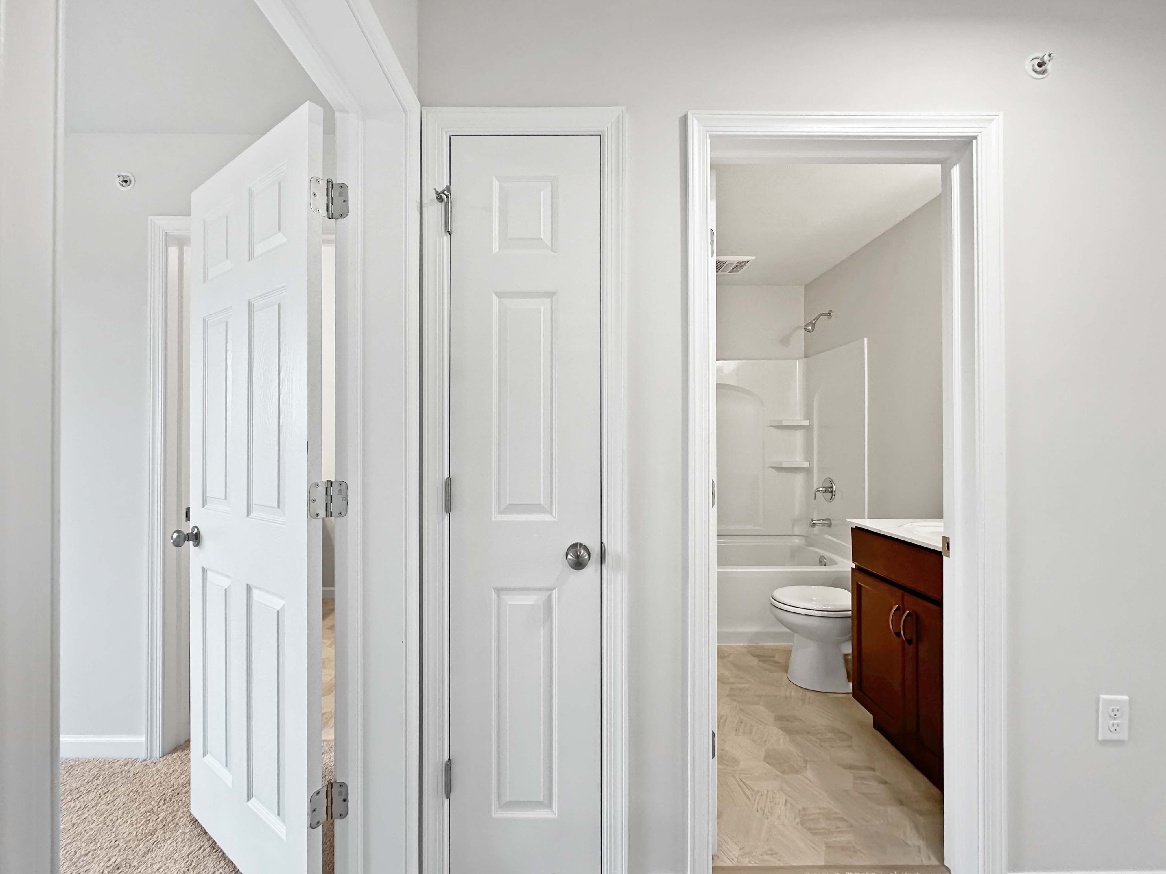 Redfield-Linen-Bath-2