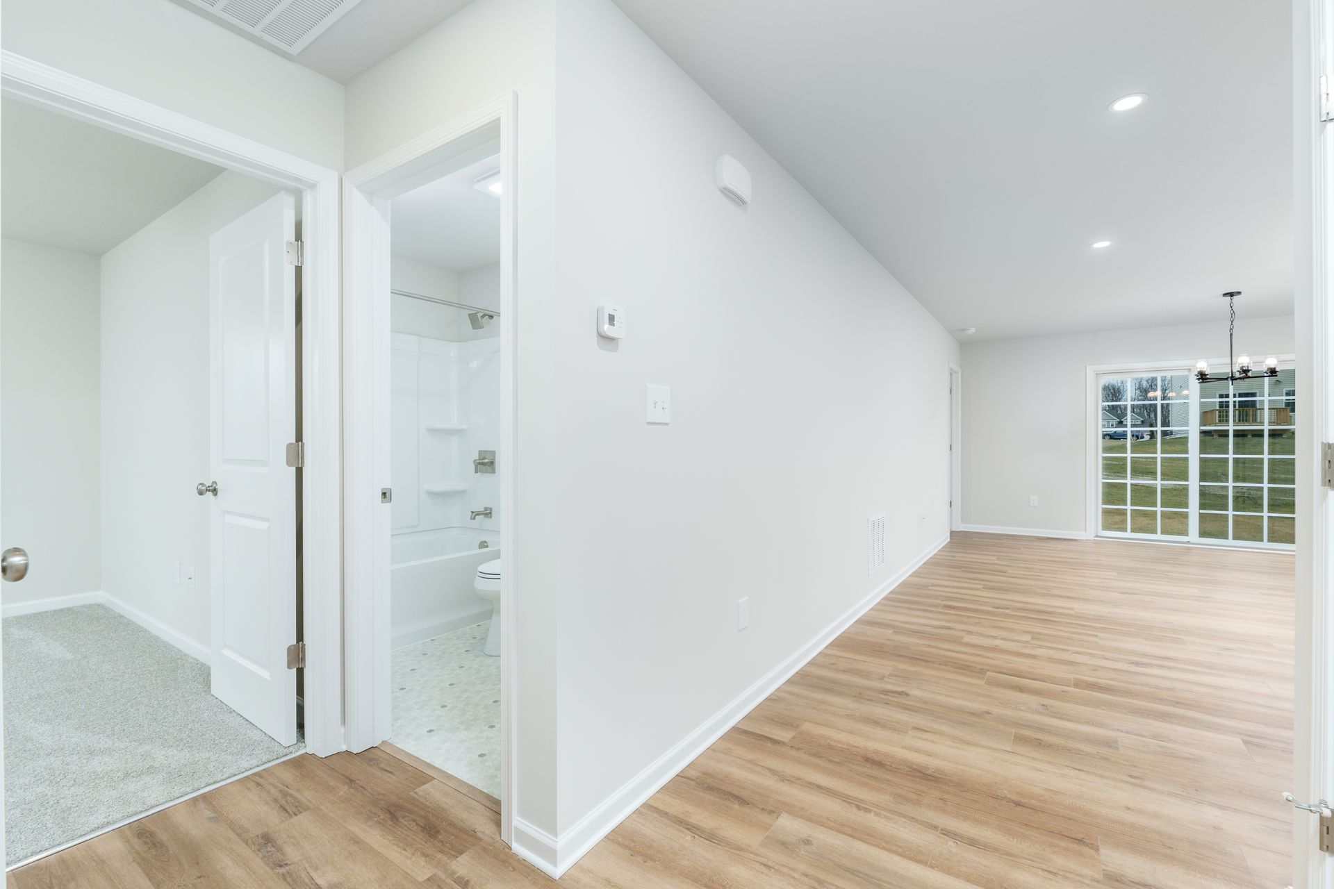 Elmcrest-C-DF67-Bath-2-Bedroom-2-1