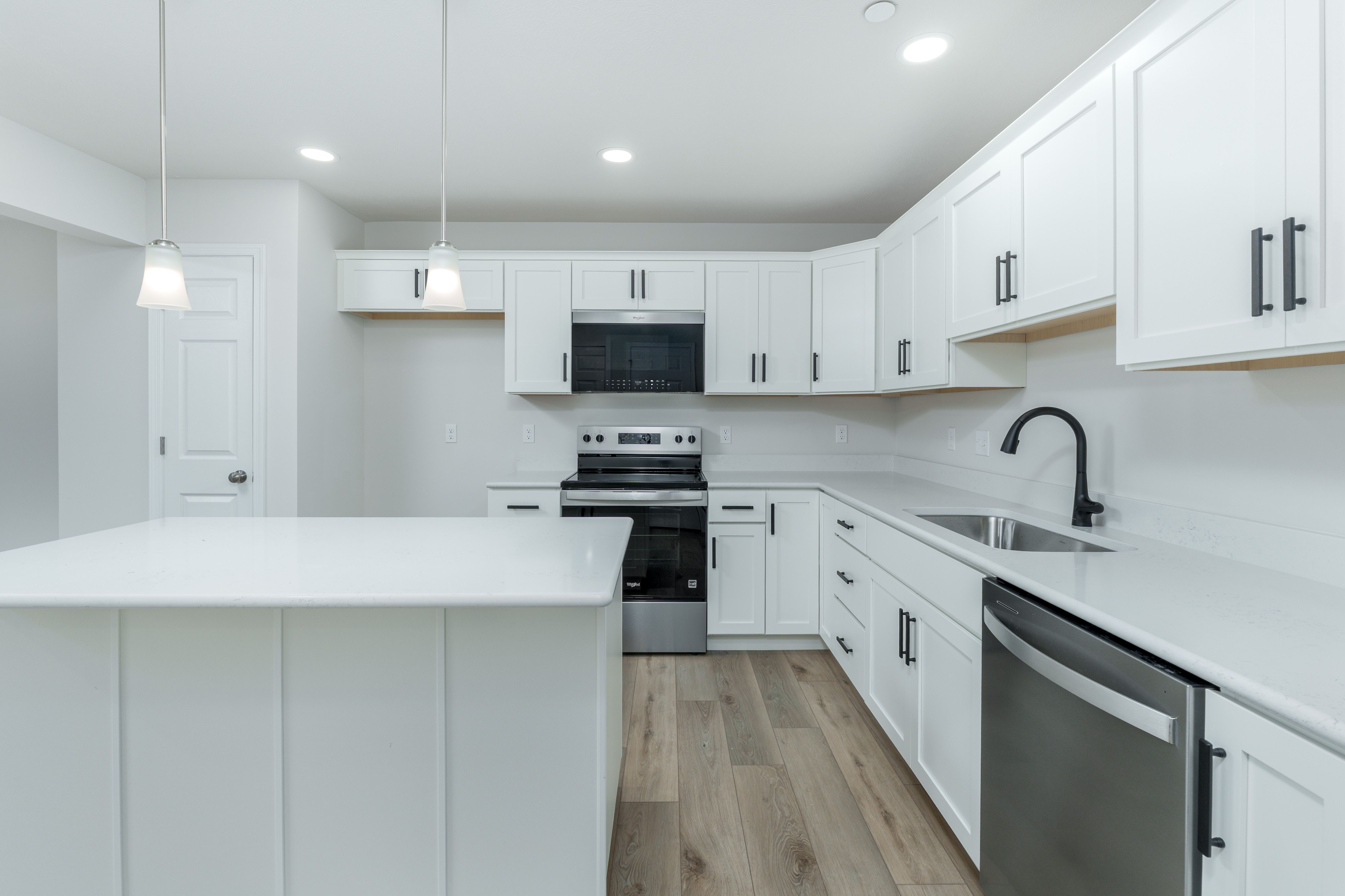 Woodfield-GP127-155-JackPine-Kitchen-1