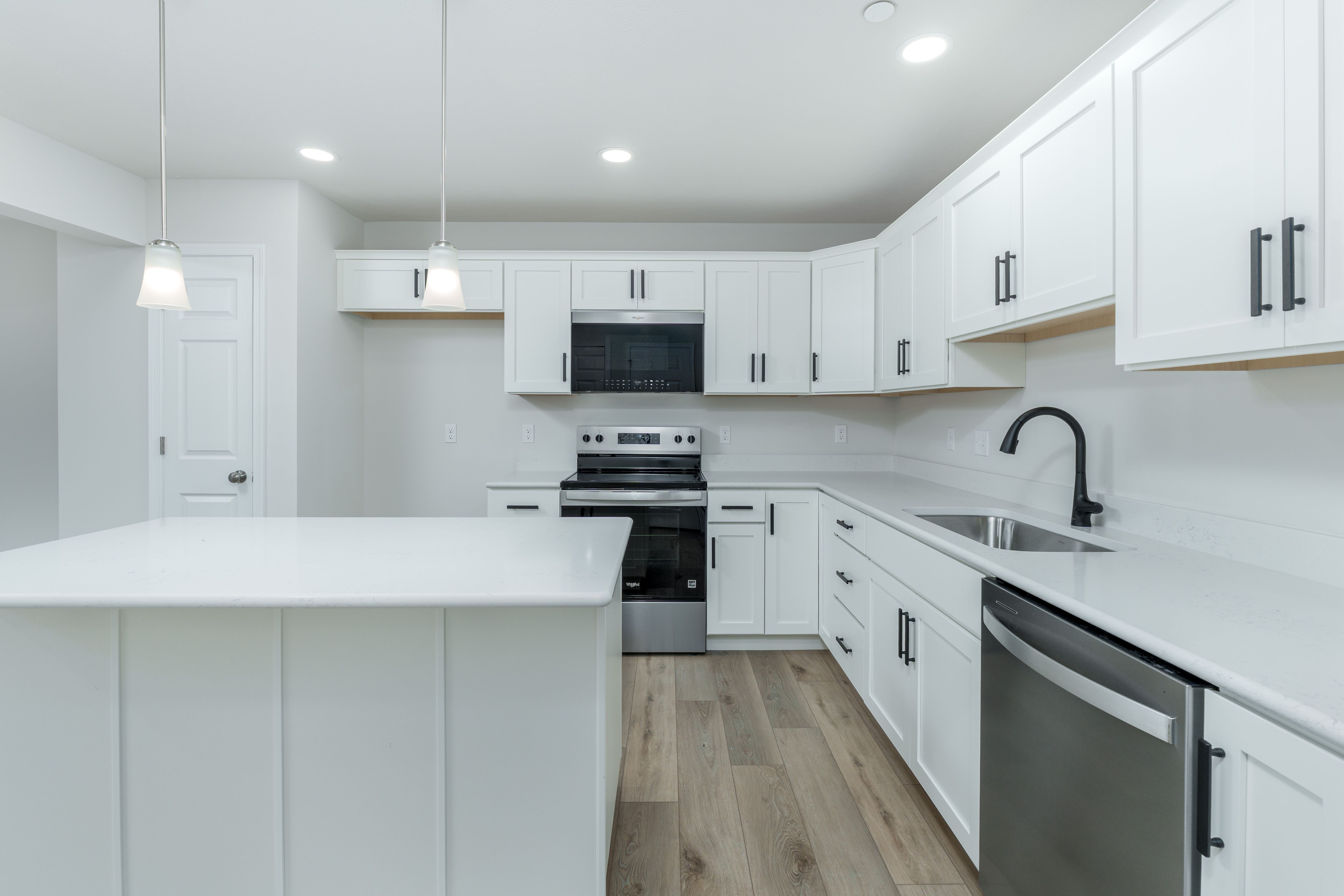 Woodfield-GP127-155-JackPine-Kitchen-1