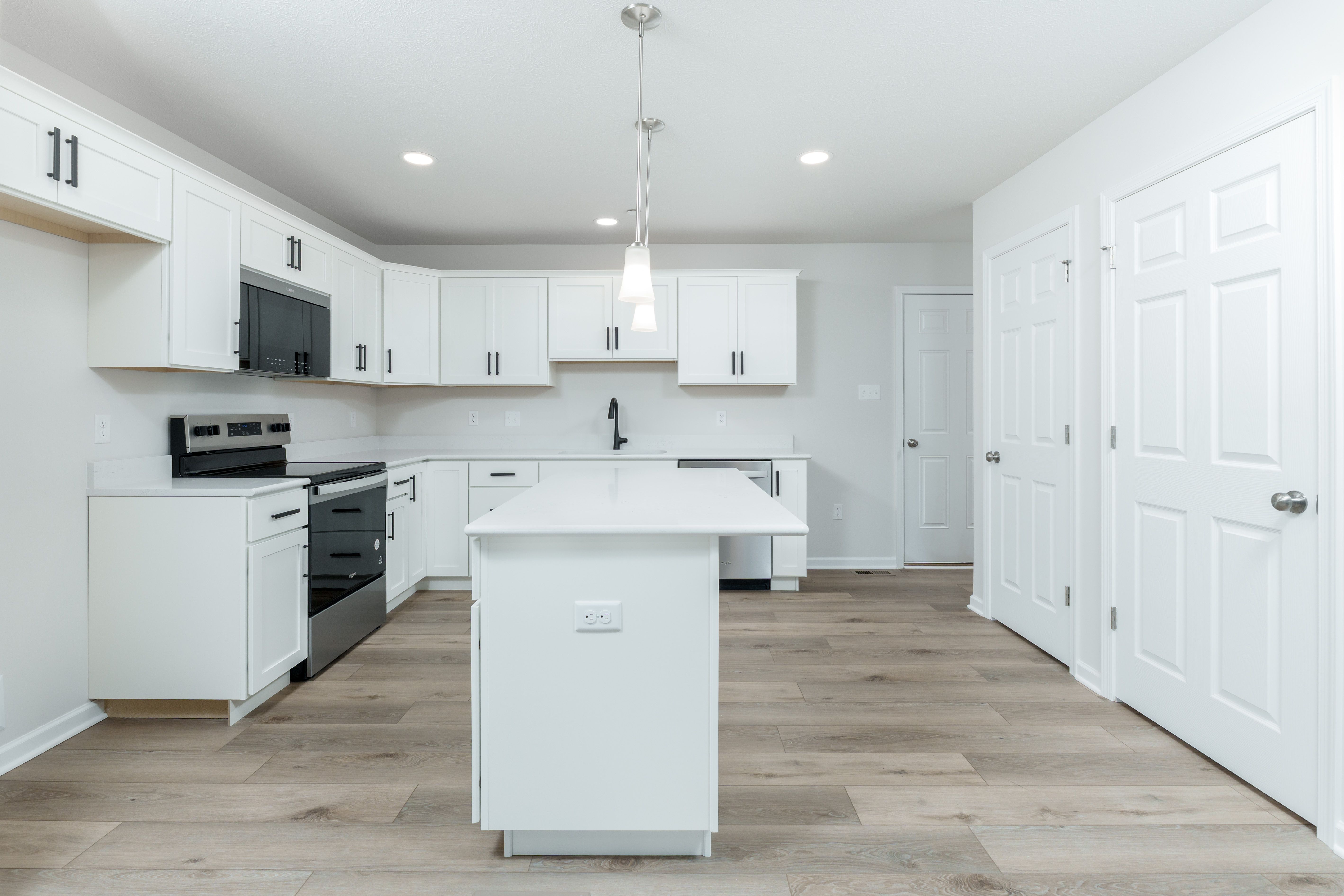 Woodfield-GP127-155-JackPine-Kitchen-2