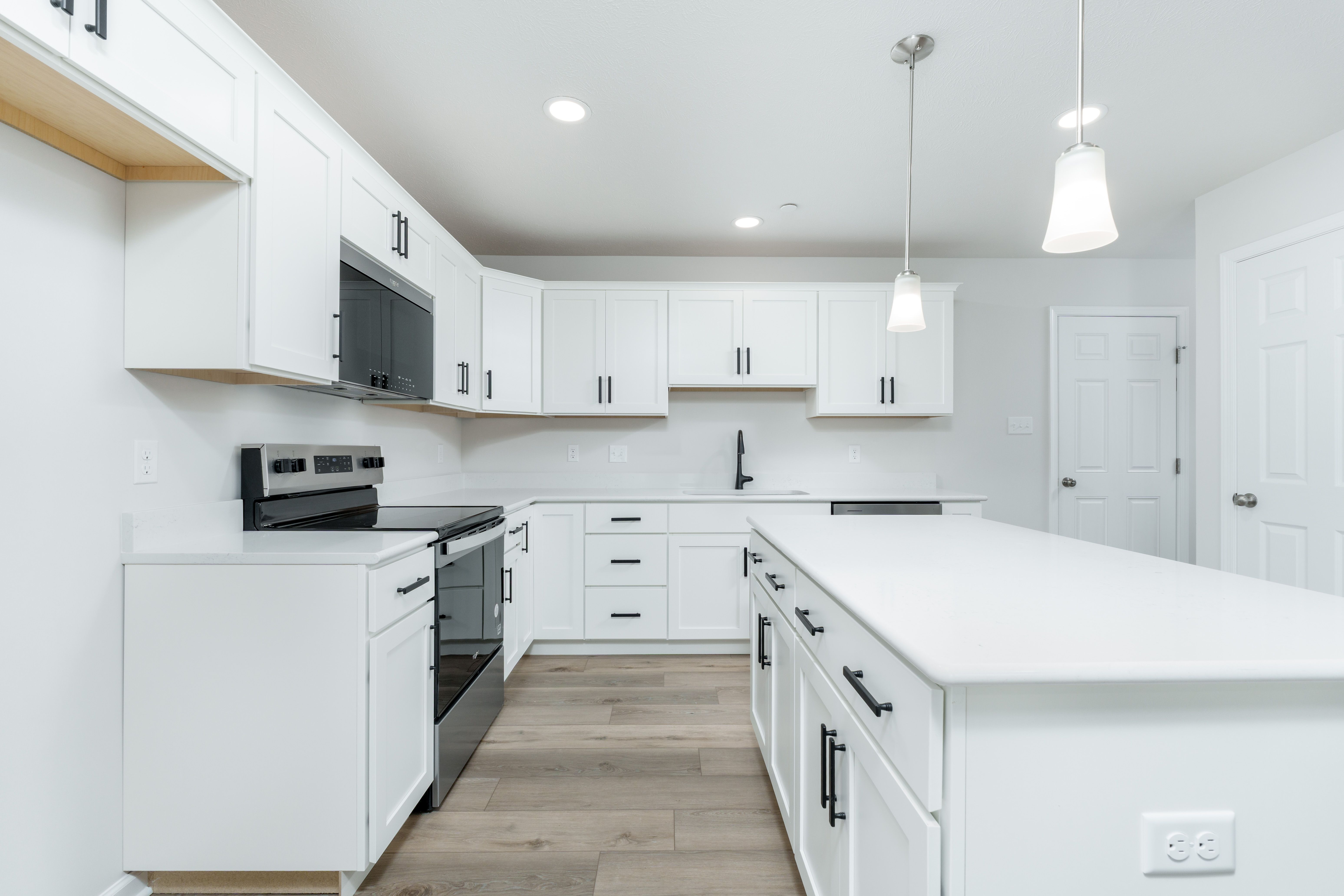 Woodfield-GP127-155-JackPine-Kitchen-3