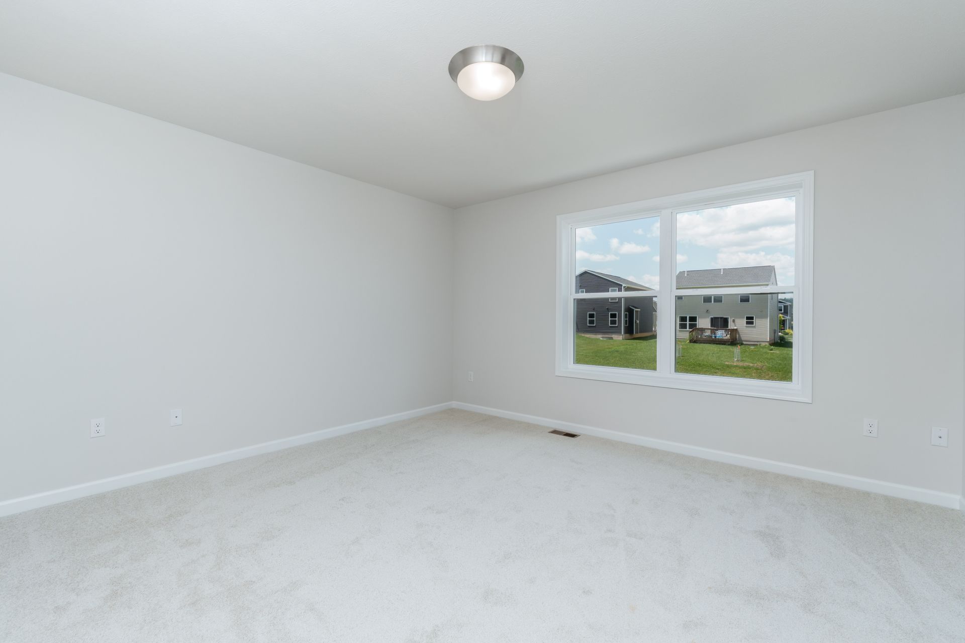 Woodfield-GP127-155-JackPine-Owners-Bedroom-1