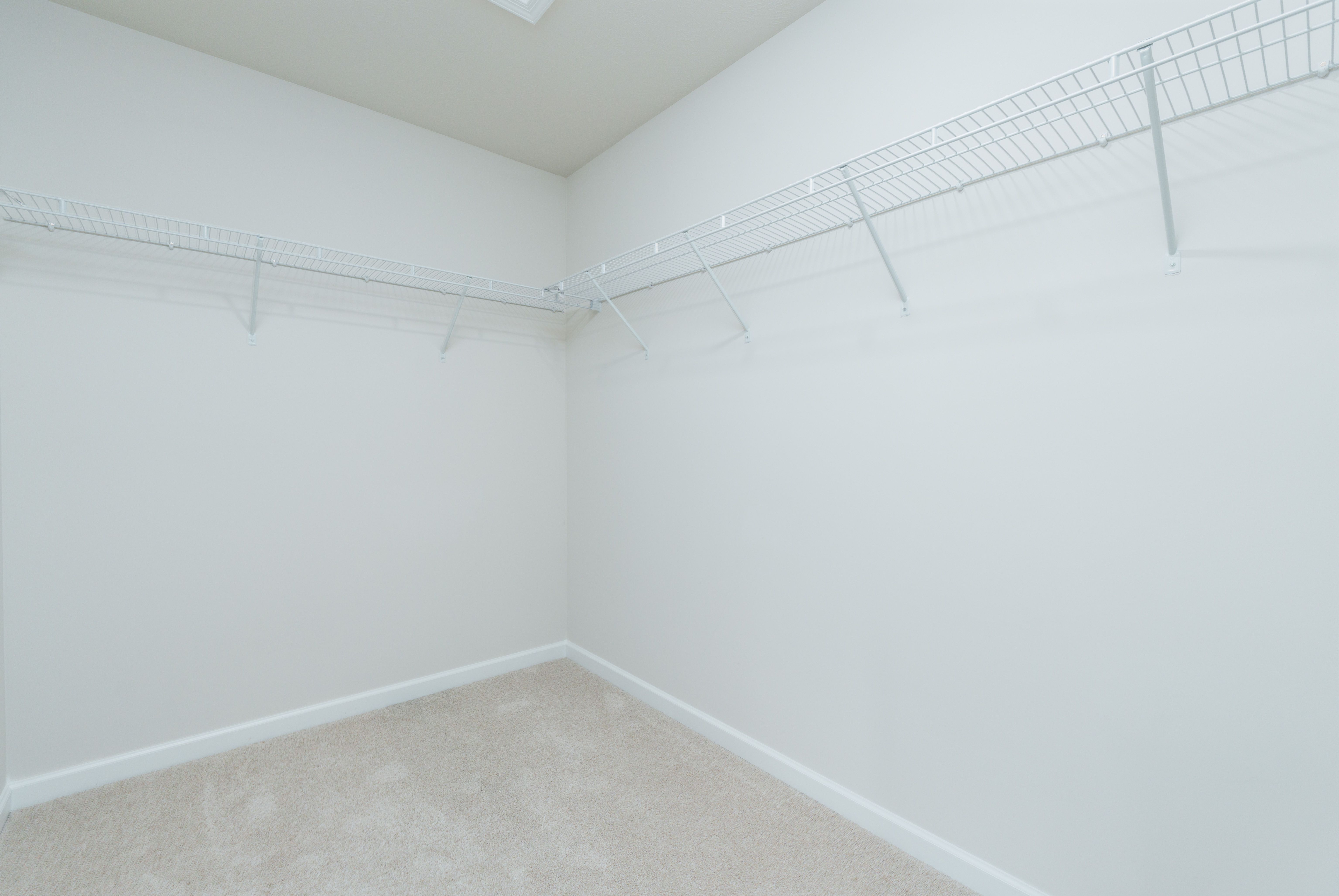 Woodfield-GP127-155-JackPine-Owners-Closet-1