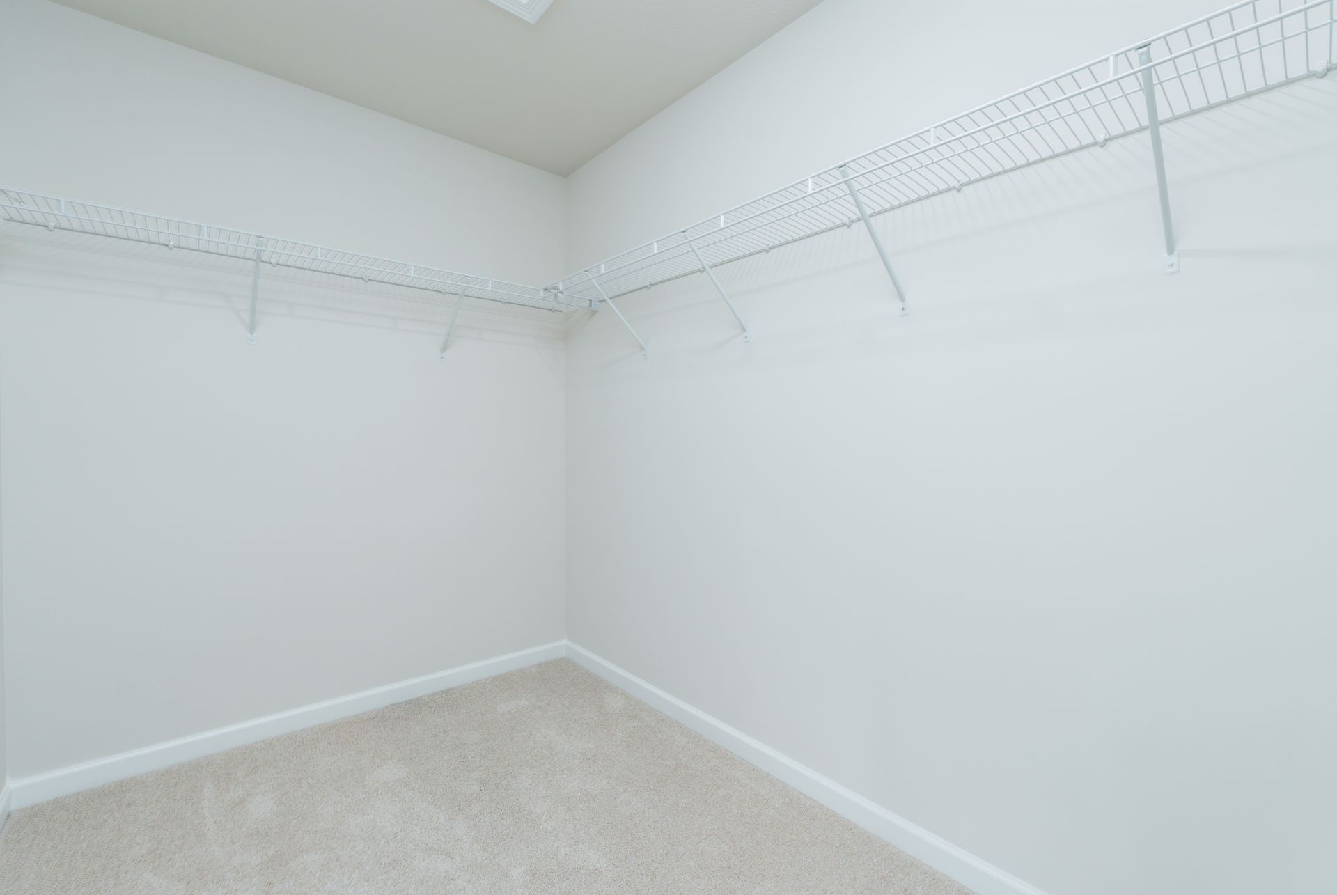 Woodfield-GP127-155-JackPine-Owners-Closet-1