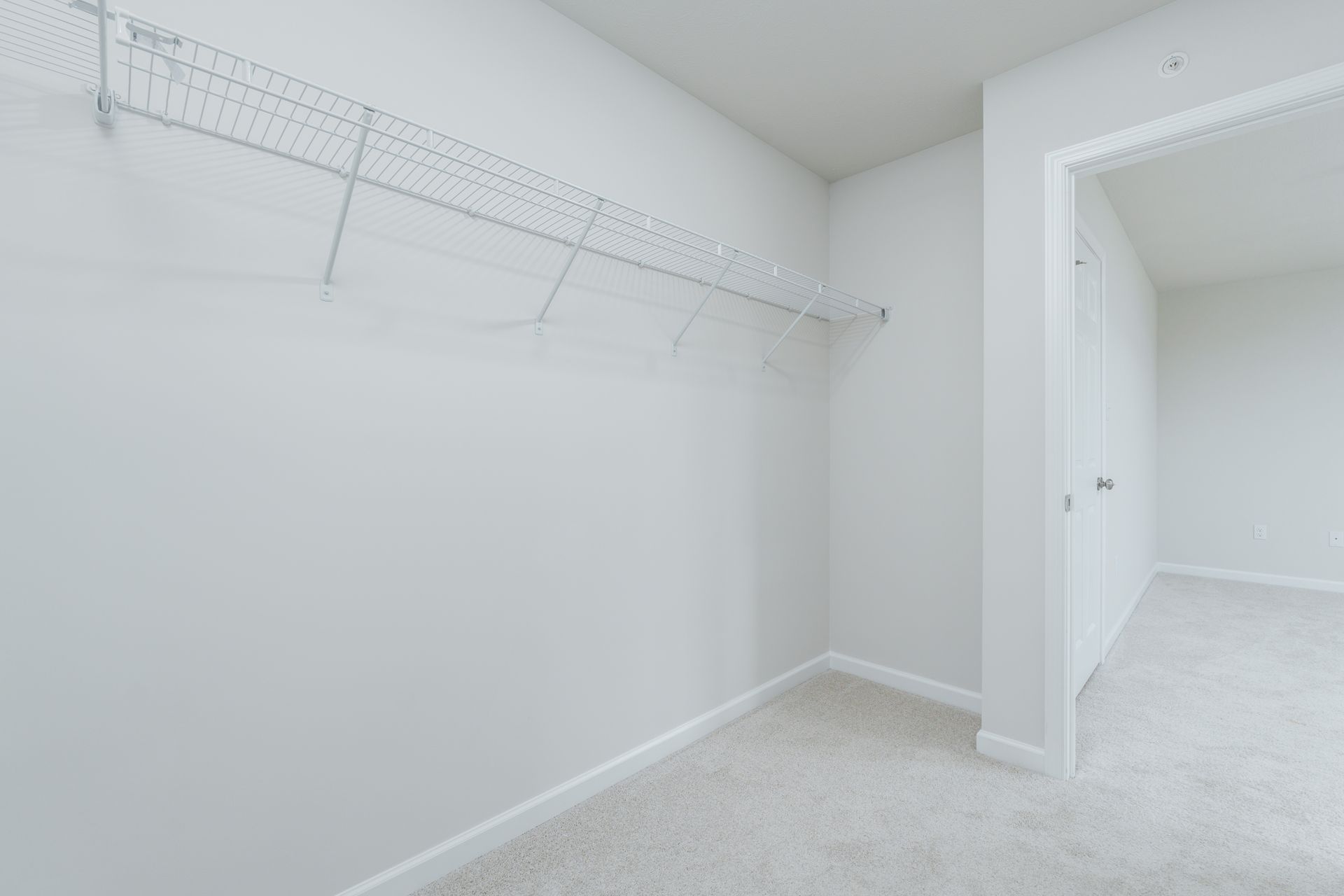 Woodfield-GP127-155-JackPine-Owners-Closet-2