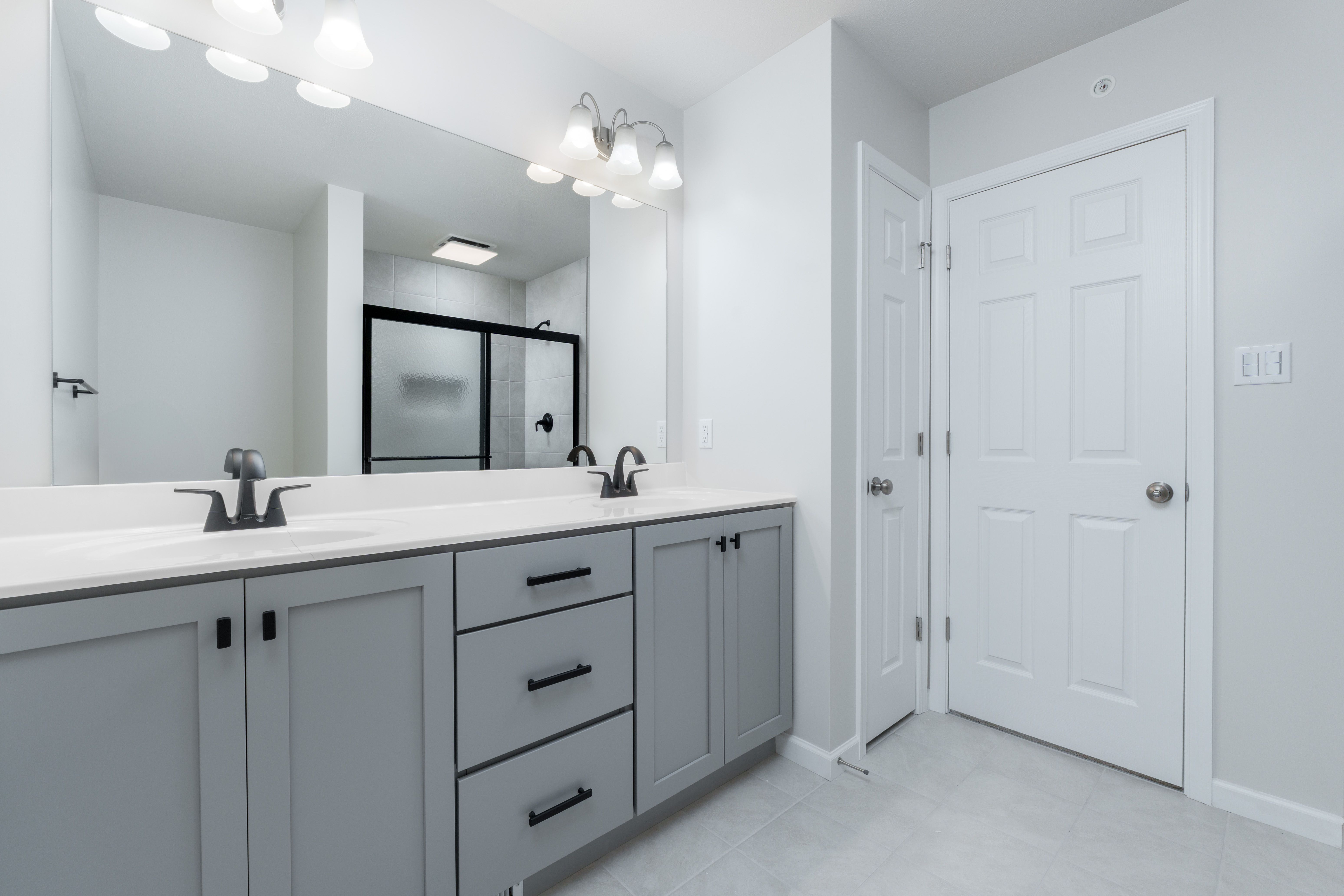 Woodfield-GP127-155-JackPine-Luxury-Owners-Bath-5