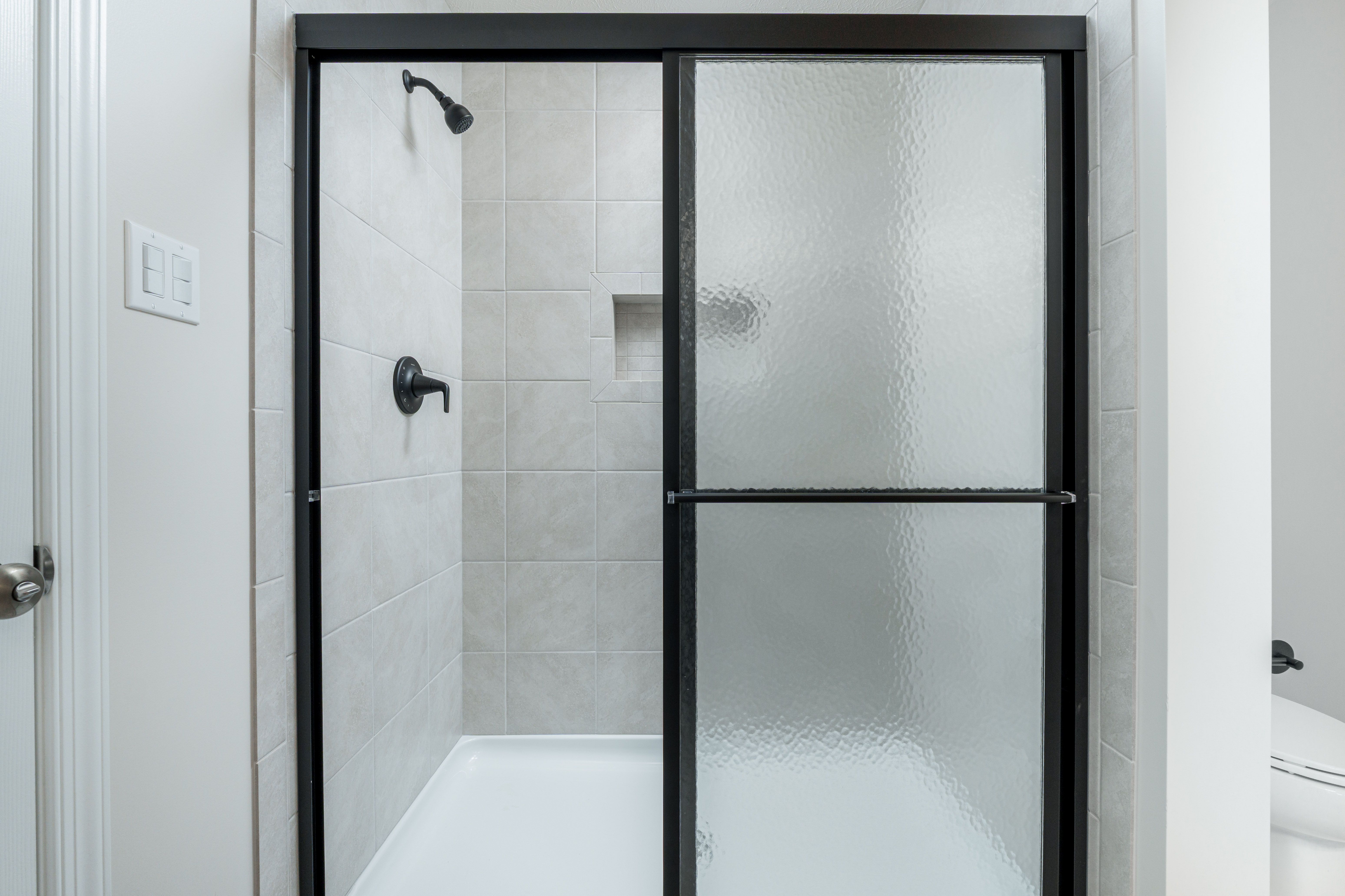 Woodfield-GP127-155-JackPine-Luxury-Owners-Bath-3