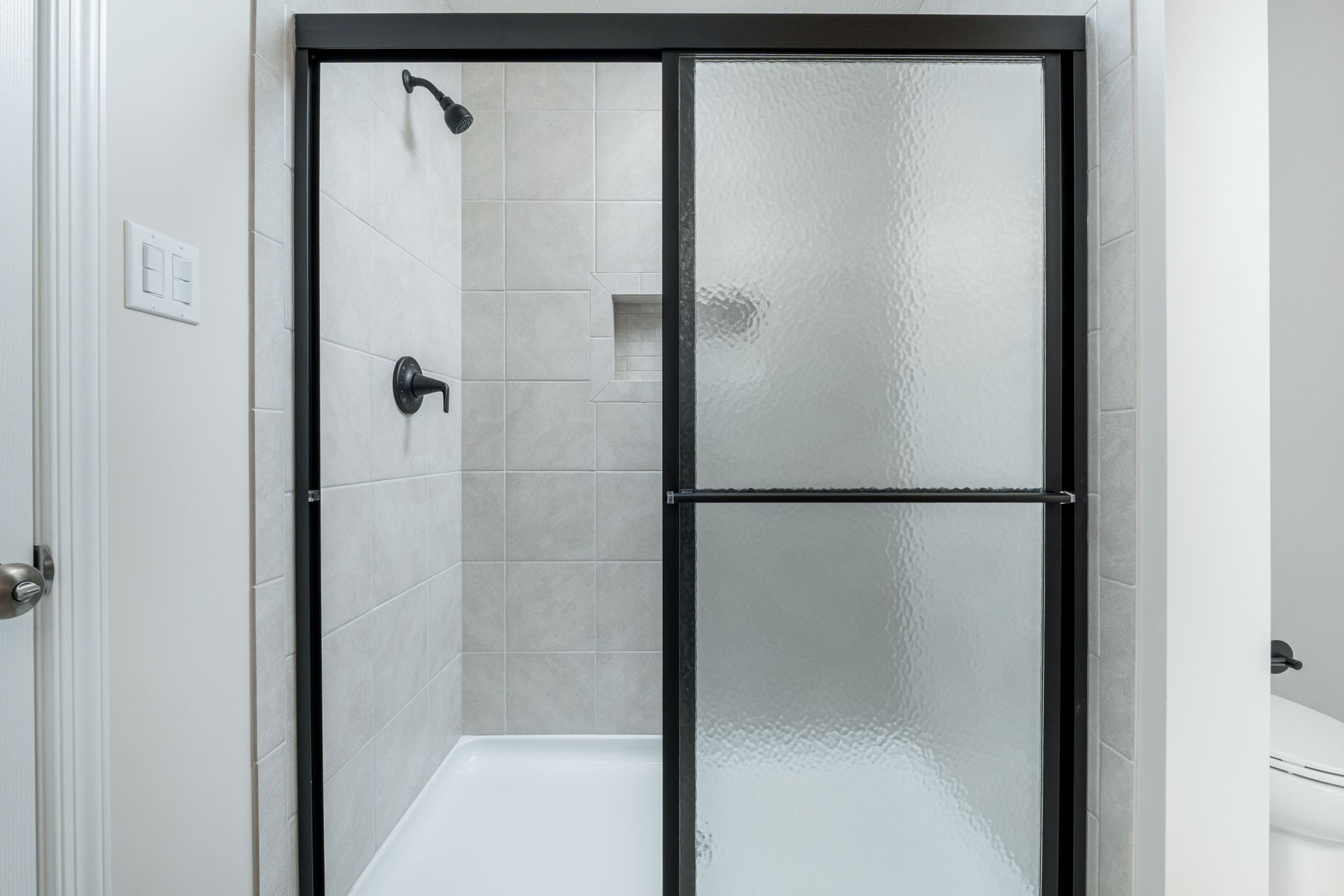 Woodfield-GP127-155-JackPine-Luxury-Owners-Bath-3