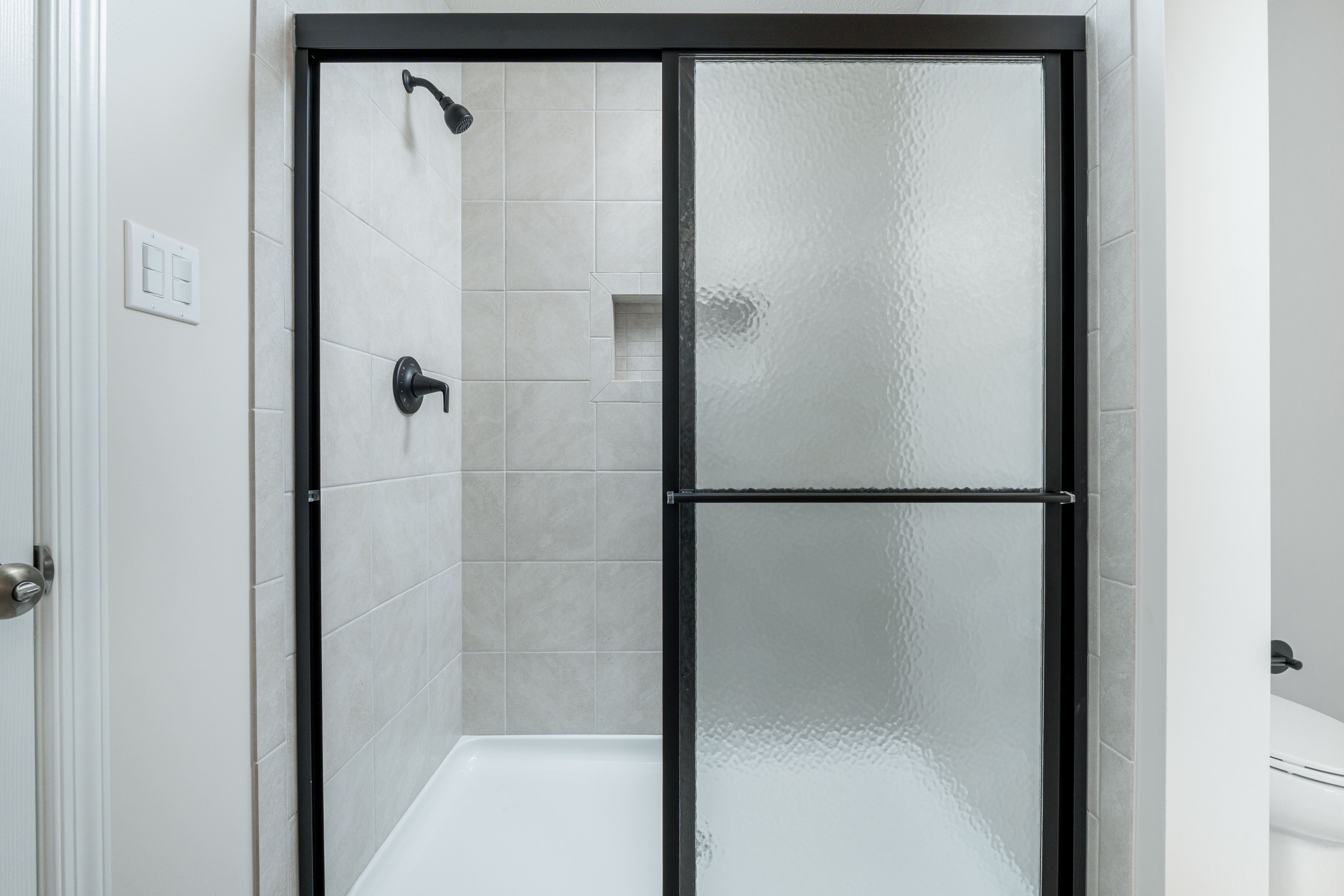 Woodfield-GP127-155-JackPine-Luxury-Owners-Bath-3