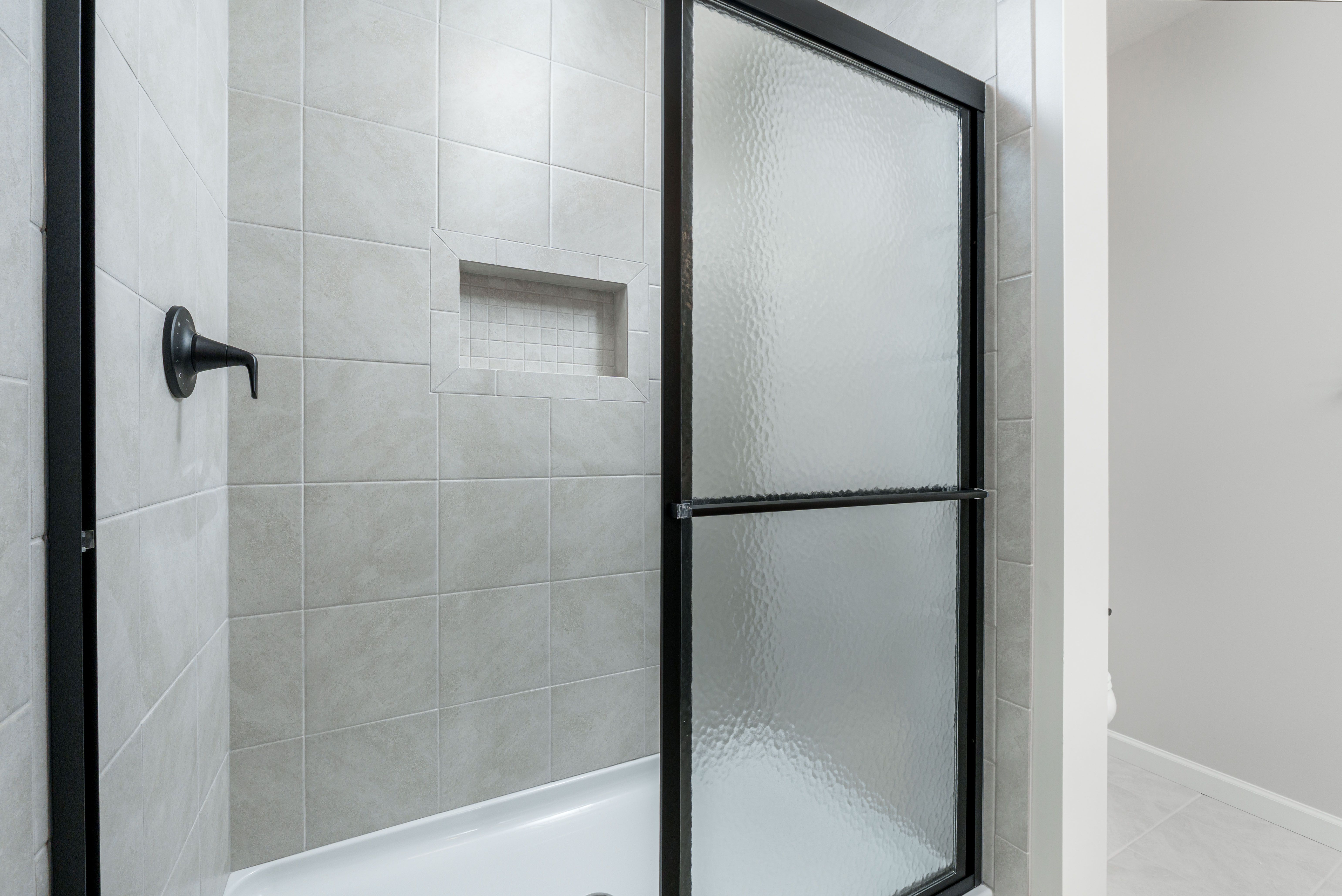 Woodfield-GP127-155-JackPine-Luxury-Owners-Bath-4