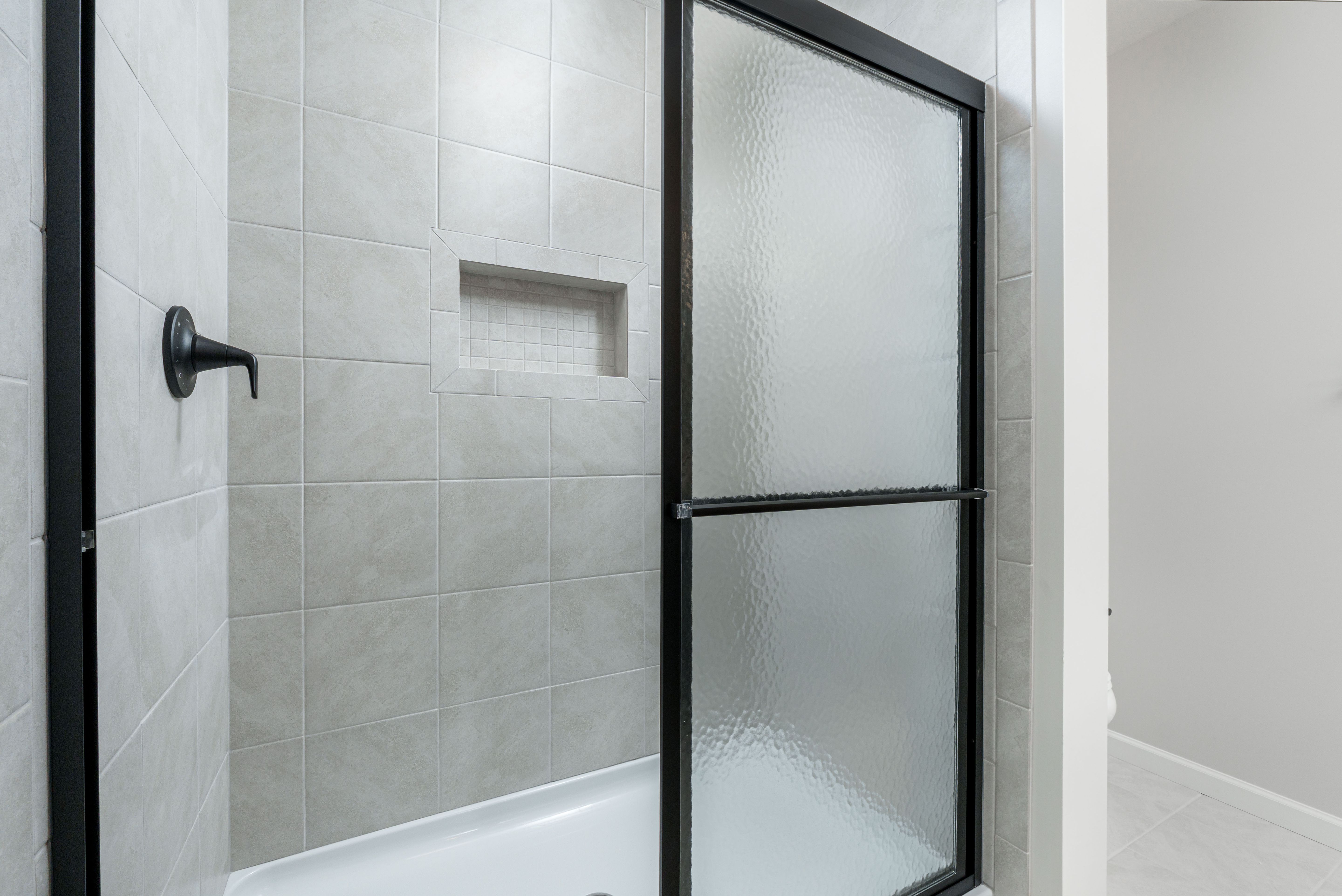 Woodfield-GP127-155-JackPine-Luxury-Owners-Bath-4