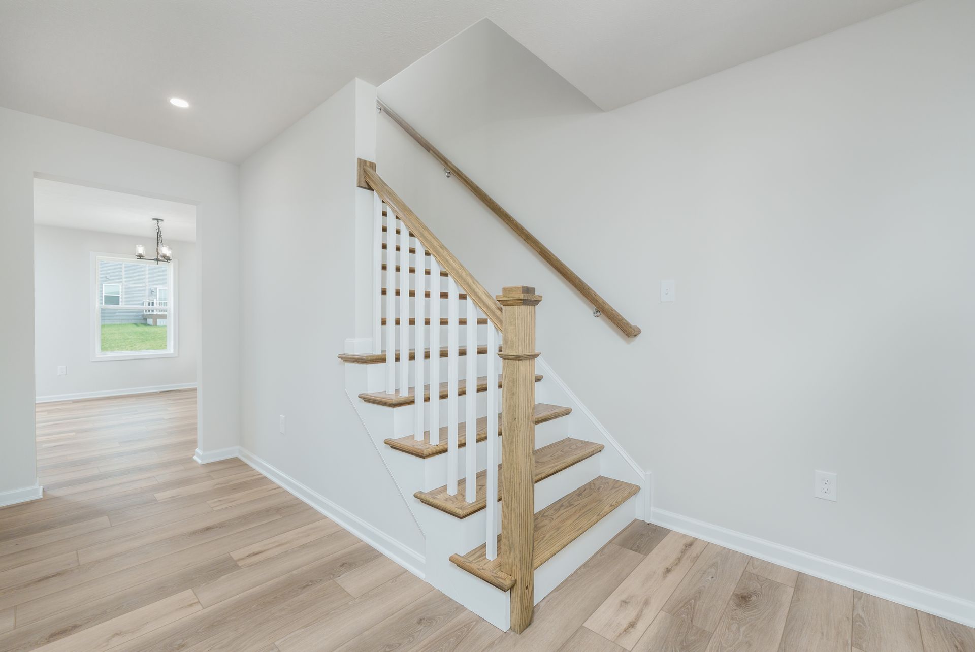 Monroe-B-GP212-Foyer-4