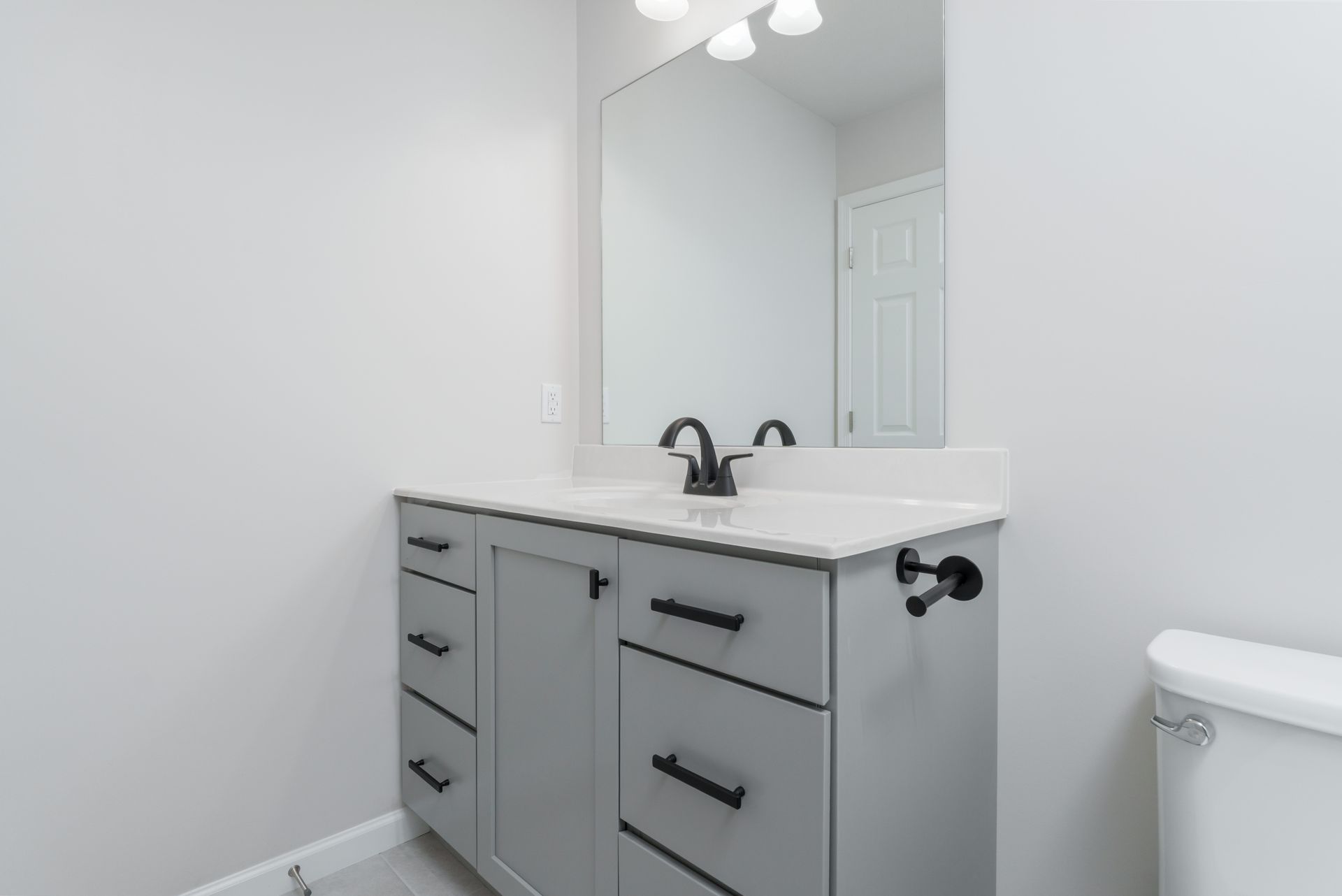 Woodfield-GP127-155-JackPine-Bath-2-2