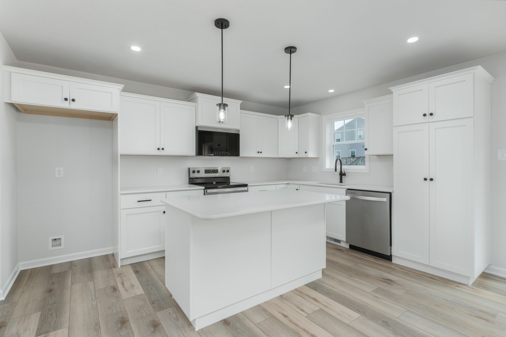 Monroe-B-GP212-Kitchen-Breakfast-5