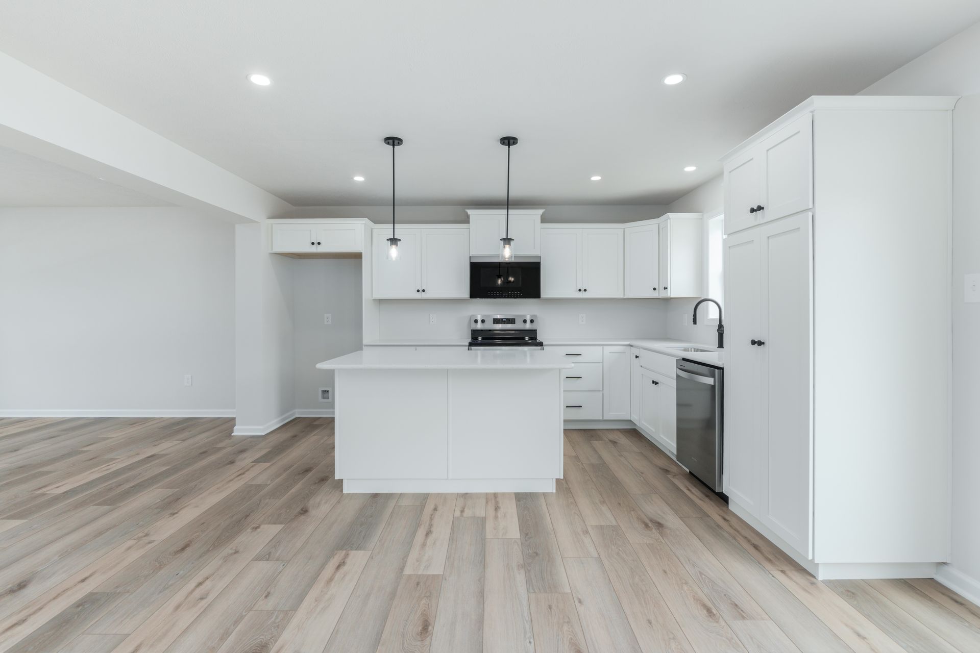 Monroe-B-GP212-Kitchen-Breakfast-4