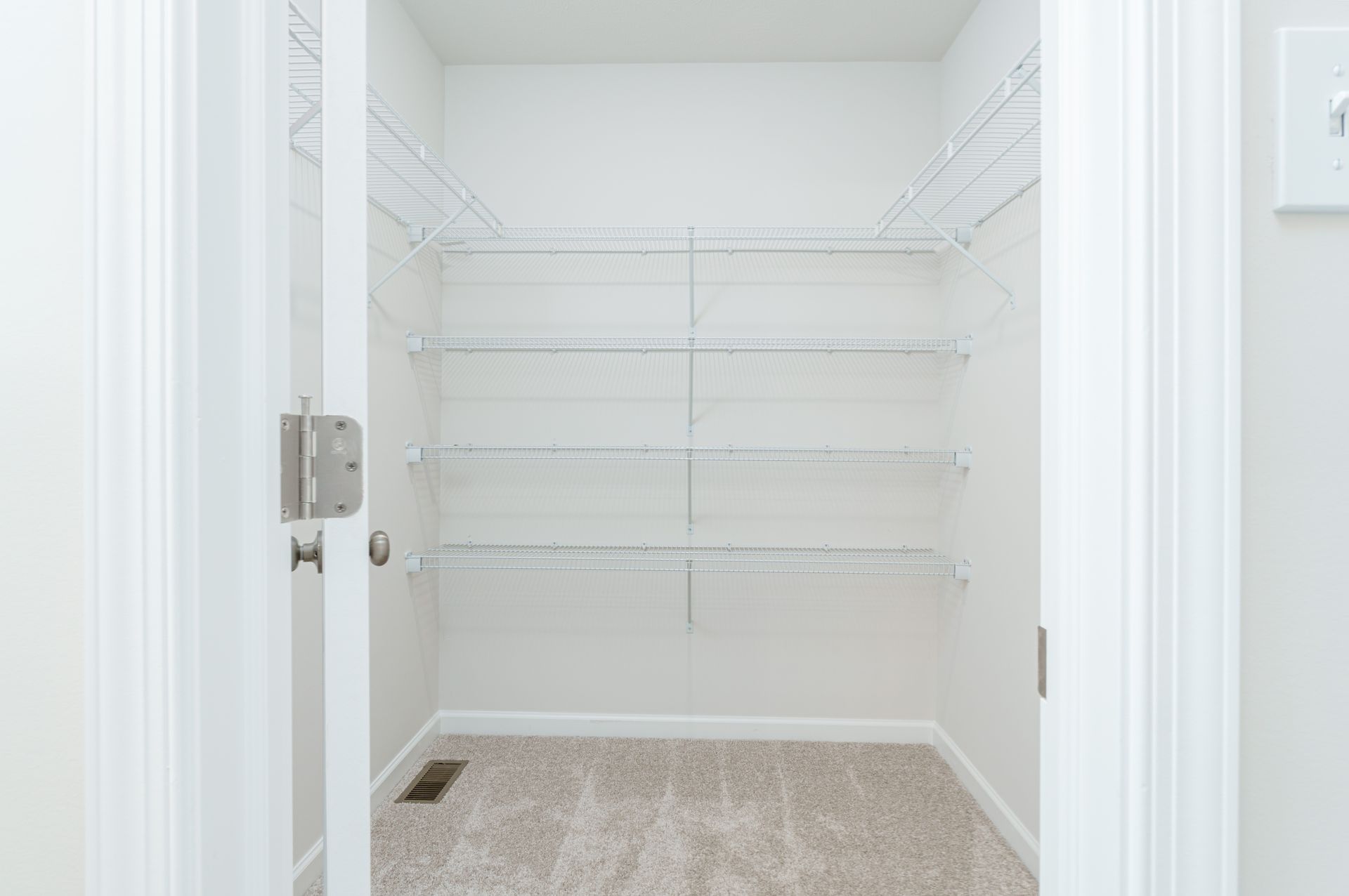 Monroe-B-GP212-Owners-Closet-1