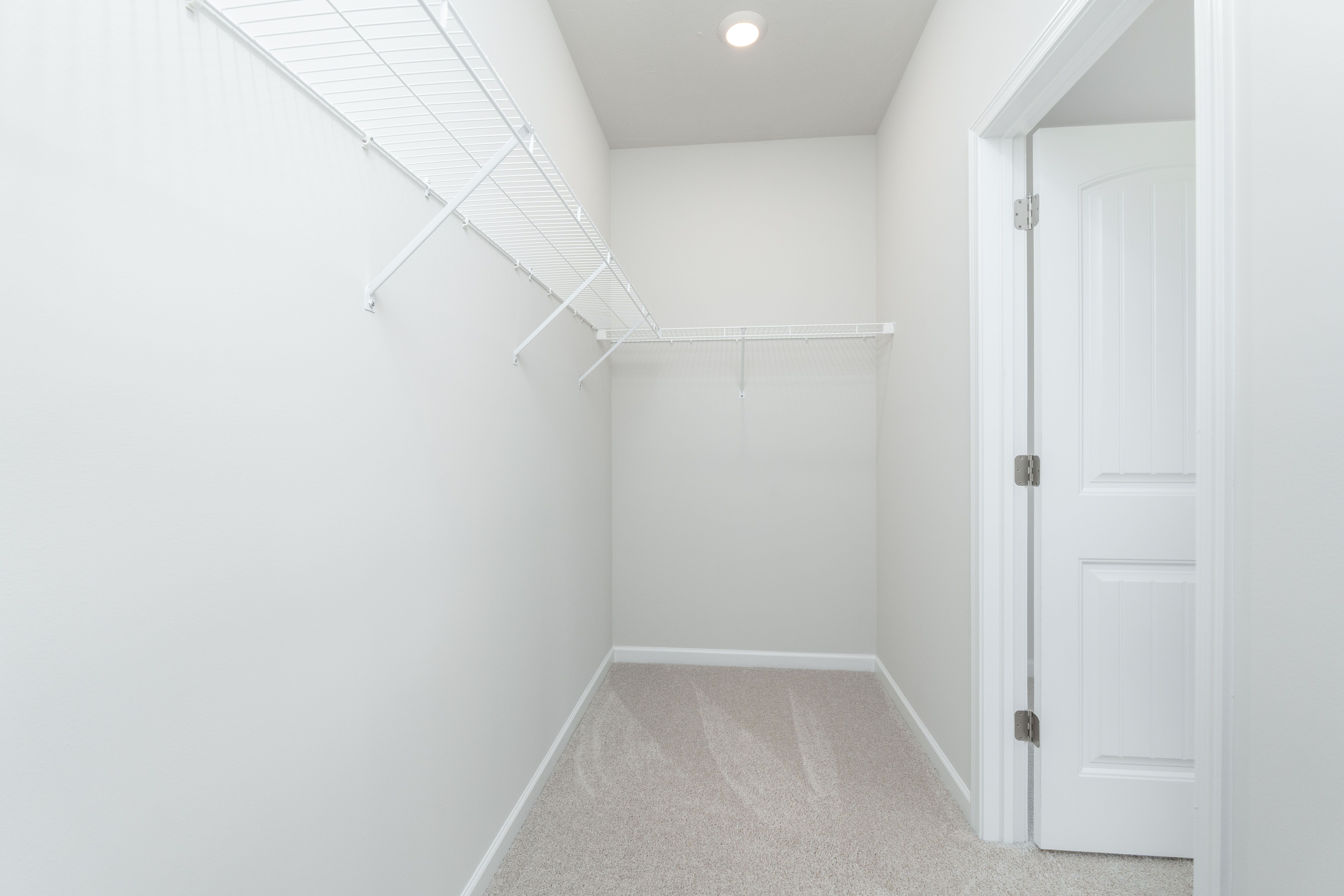 Aspen-C-AV39-Owners-Closet-2