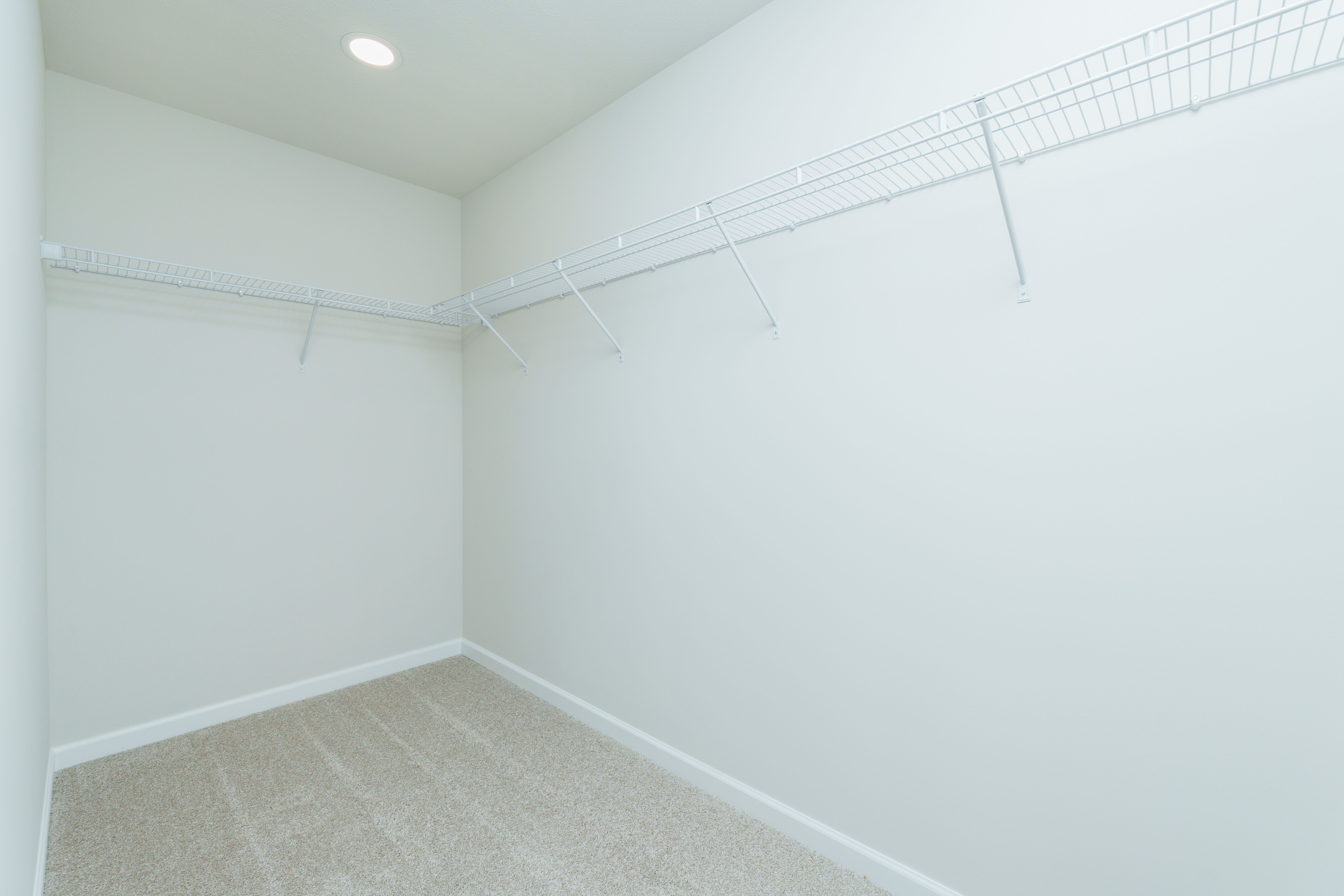 Steadfield-SCTH101-Owners-Closet-1