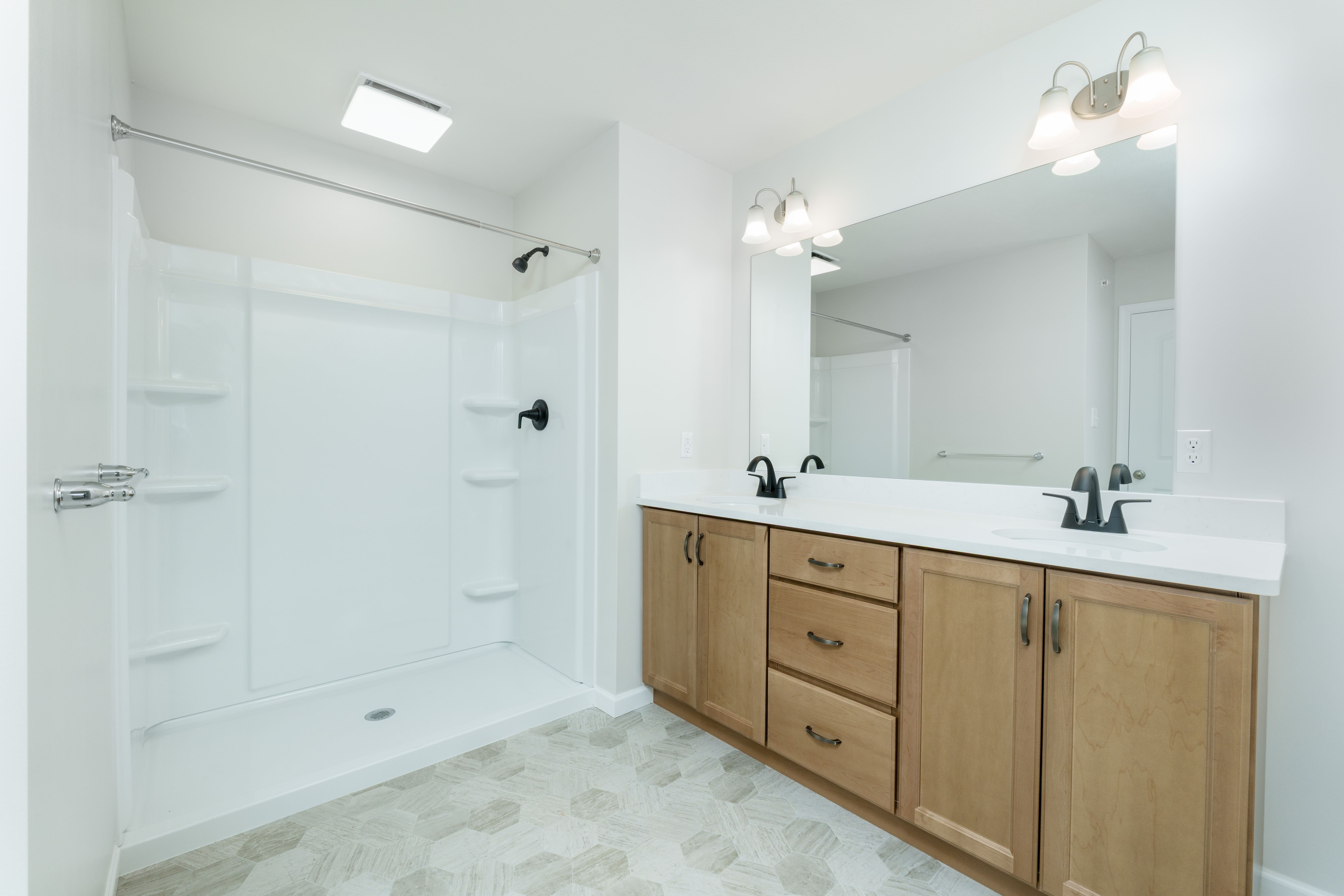 Steadfield-SCTH101-Owners-Bath-1