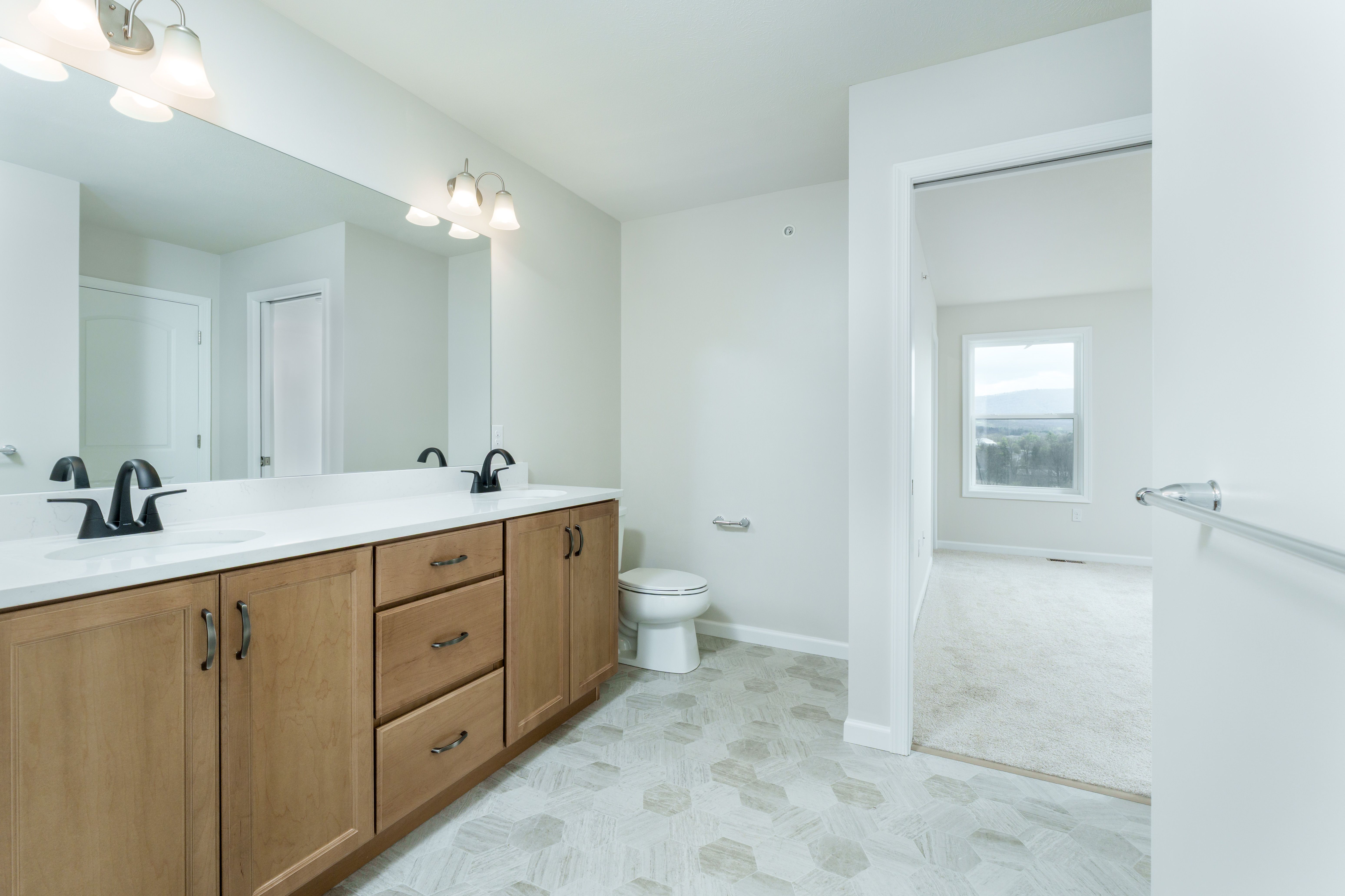 Steadfield-SCTH101-Owners-Bath-2