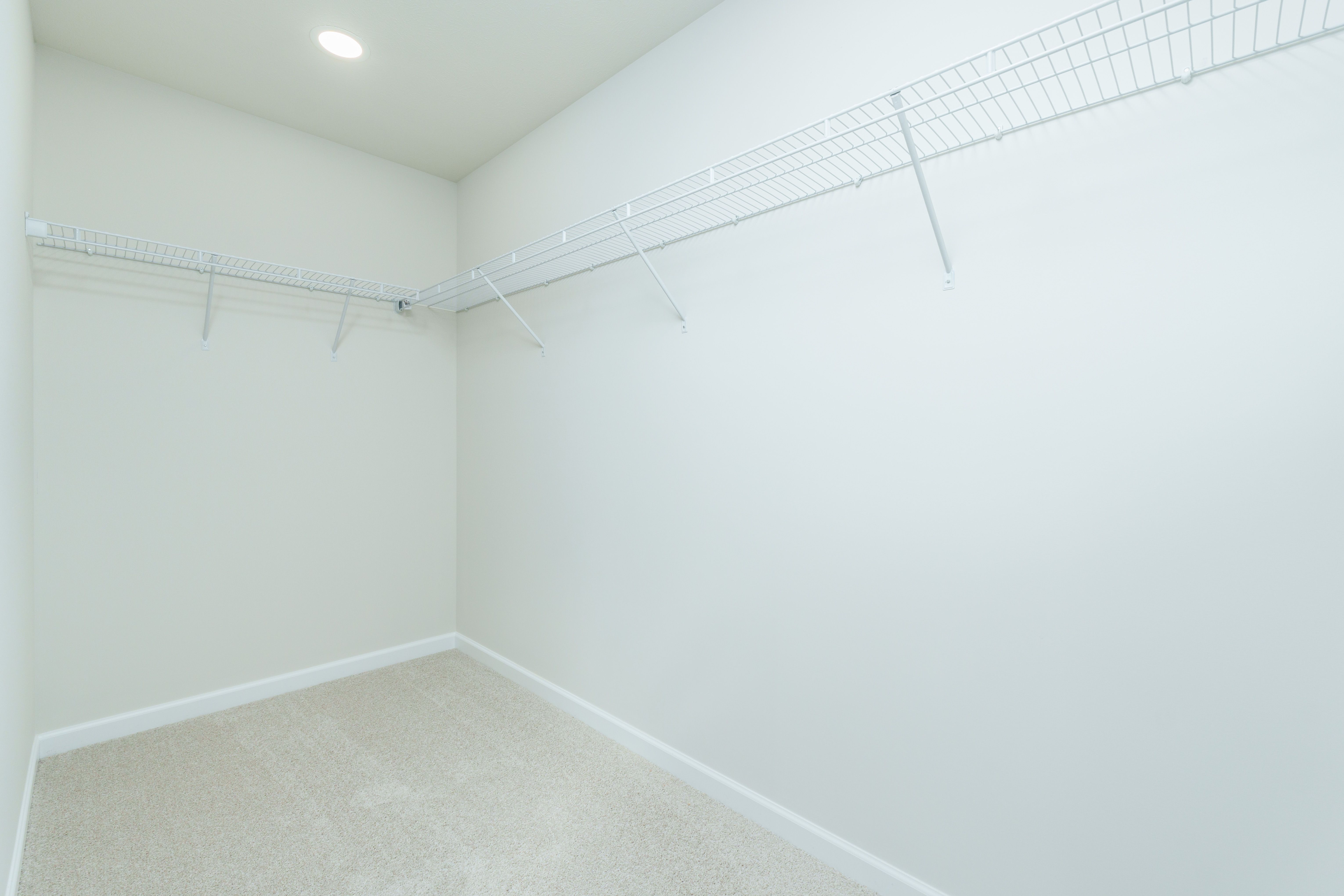 Steadfield-SCTH102-Owners-Closet-1
