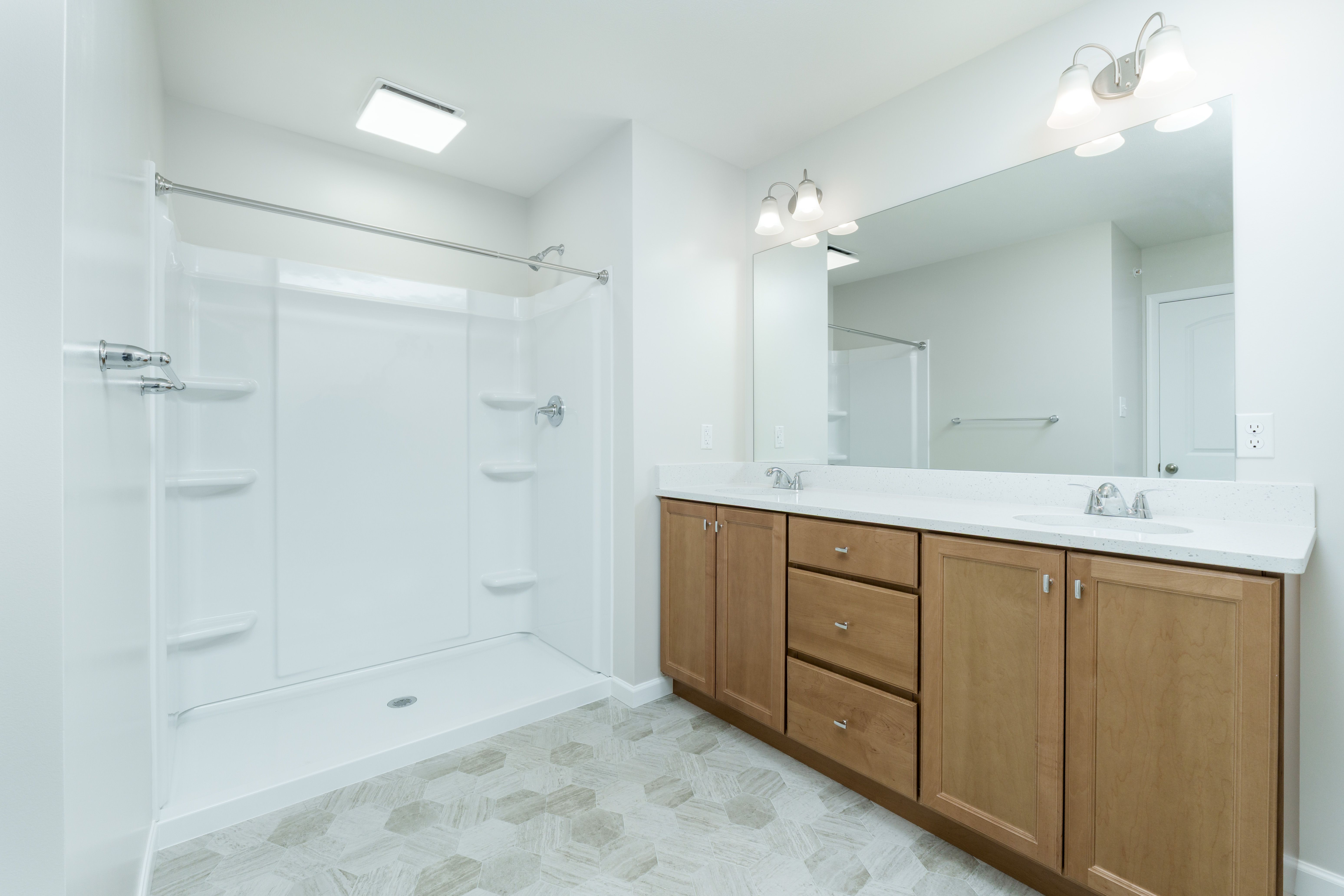 Steadfield-SCTH102-Owners-Bath-1