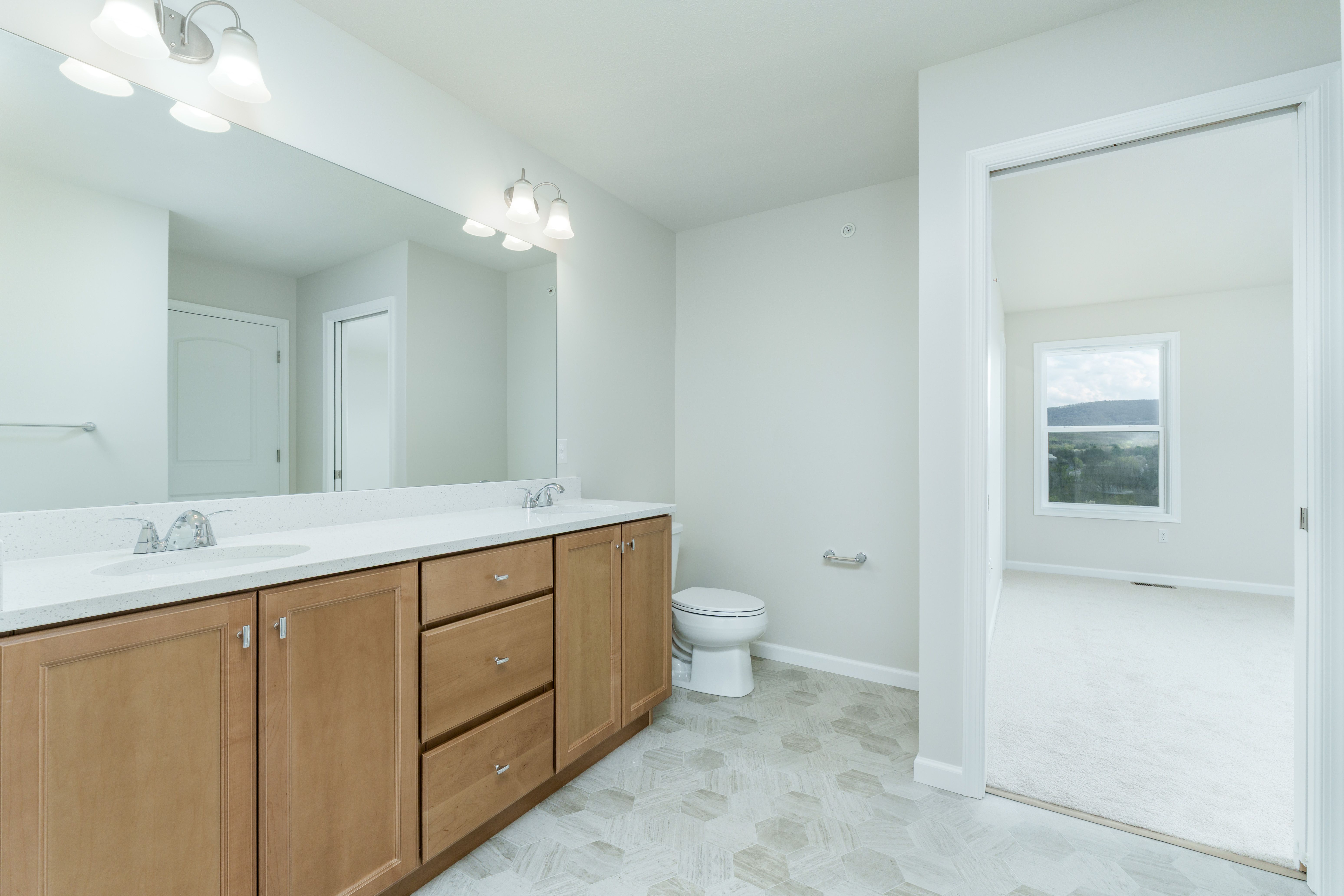 Steadfield-SCTH102-Owners-Bath-2