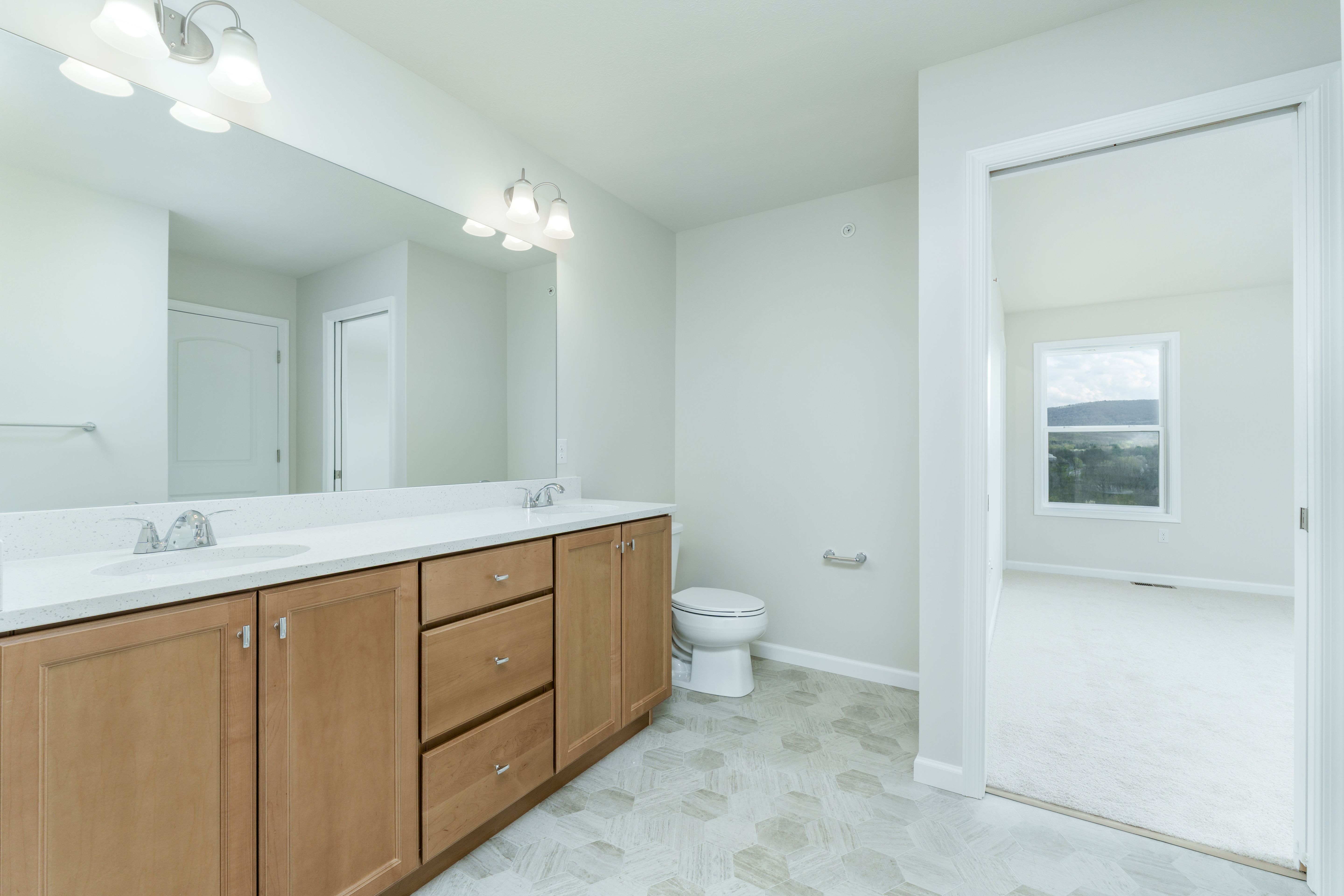 Steadfield-SCTH102-Owners-Bath-2