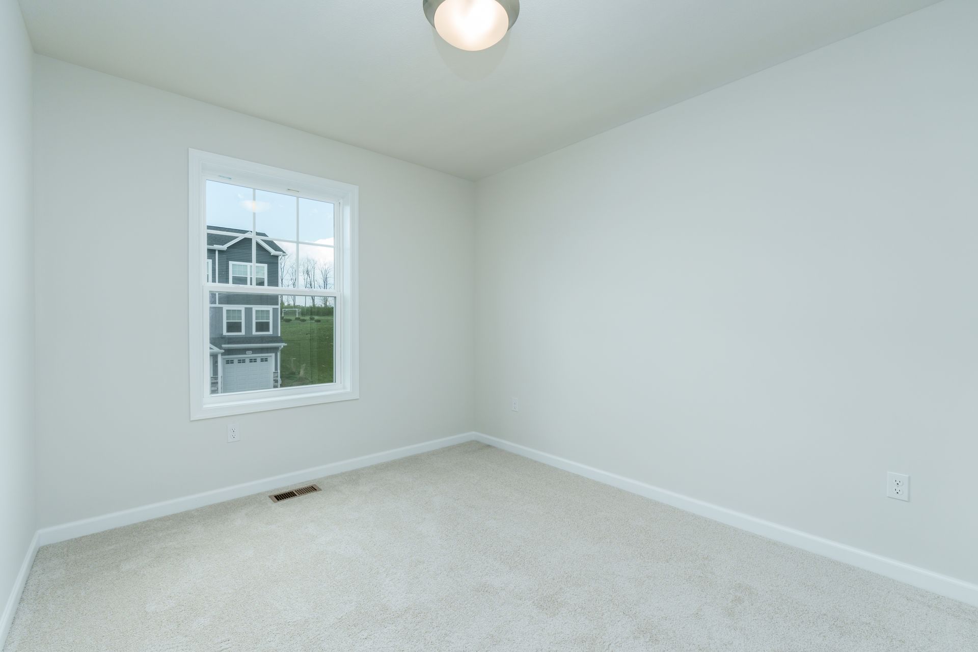 Steadfield-SCTH102-Bedroom-2-1