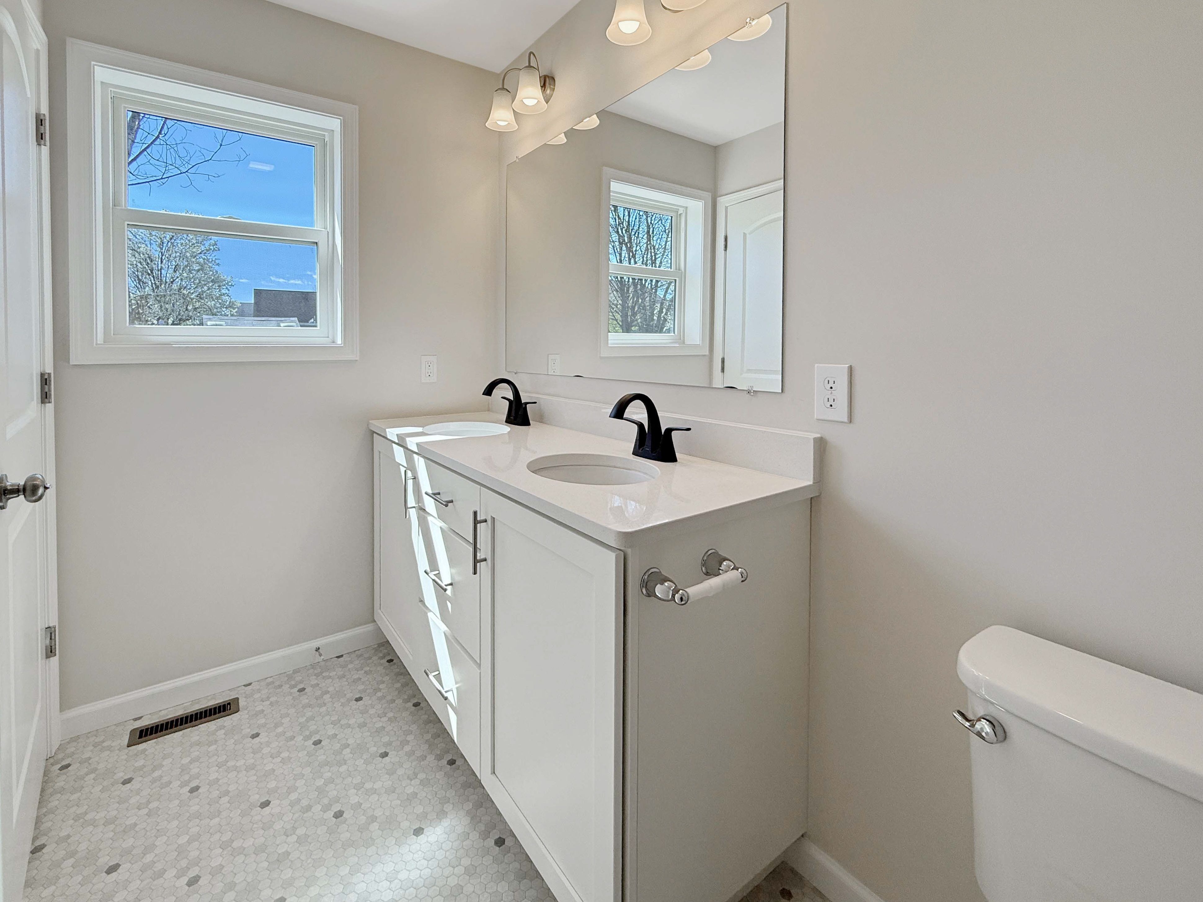 Norwood-CF127-Owners-Bath-2