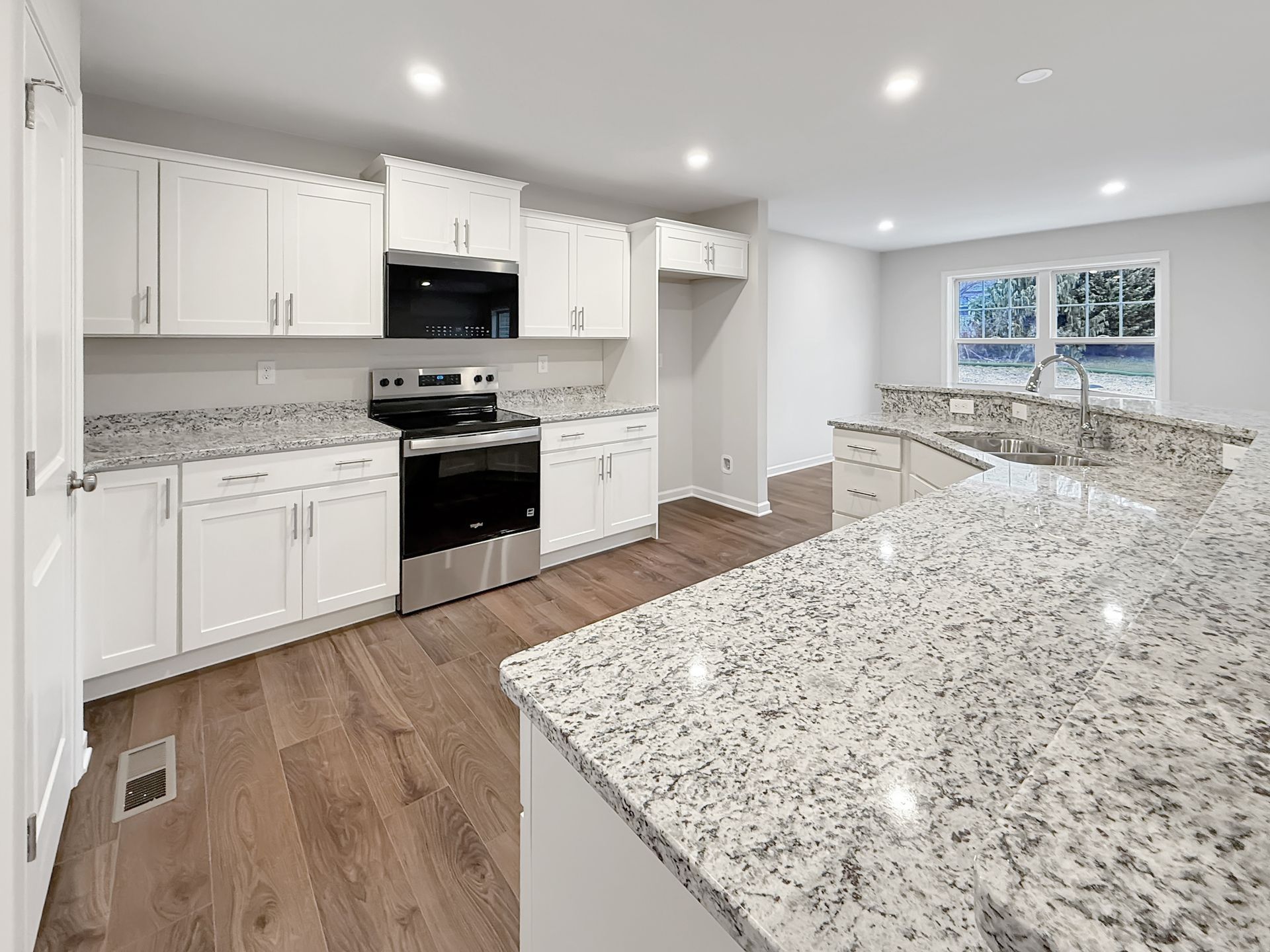 Hampton-B-FP15-Kitchen-1