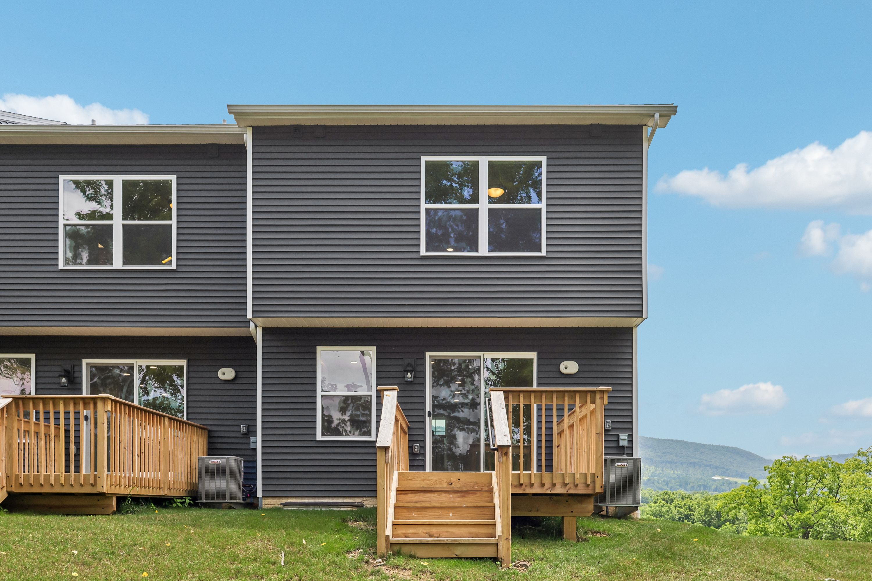 Redfield-SCTH91-Exterior-Rear-2