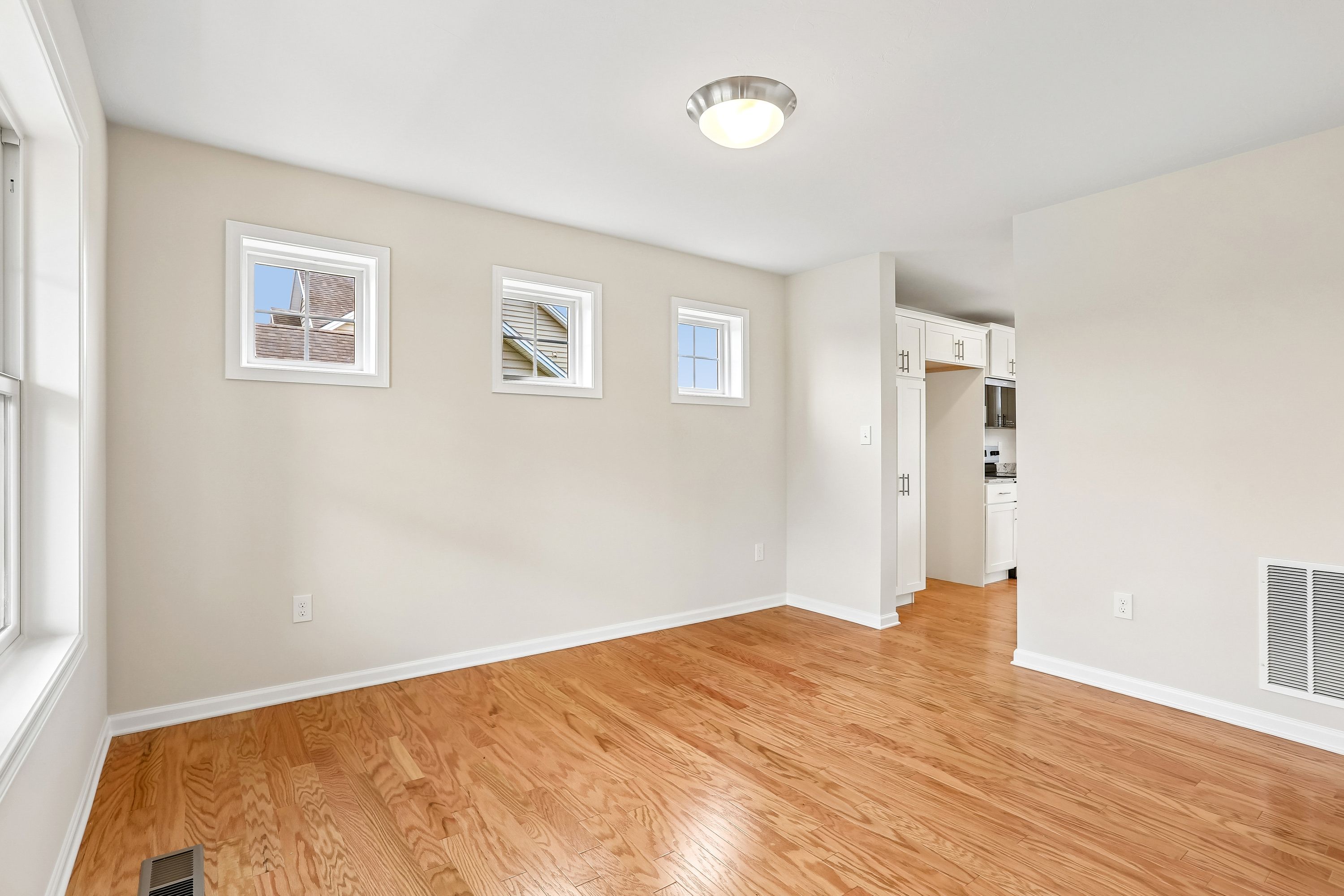 Greenwood-C-CM32-Dining-Room-1