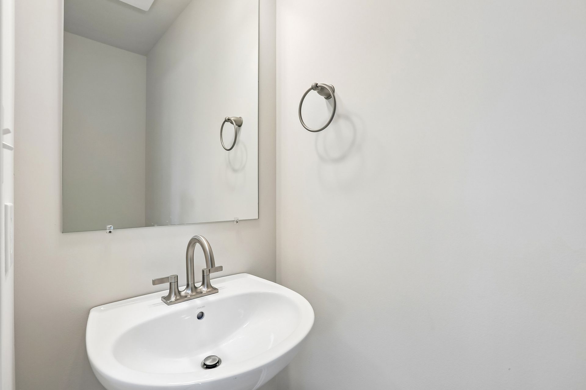 Greenwood-C-CM32-Powder-Room-1