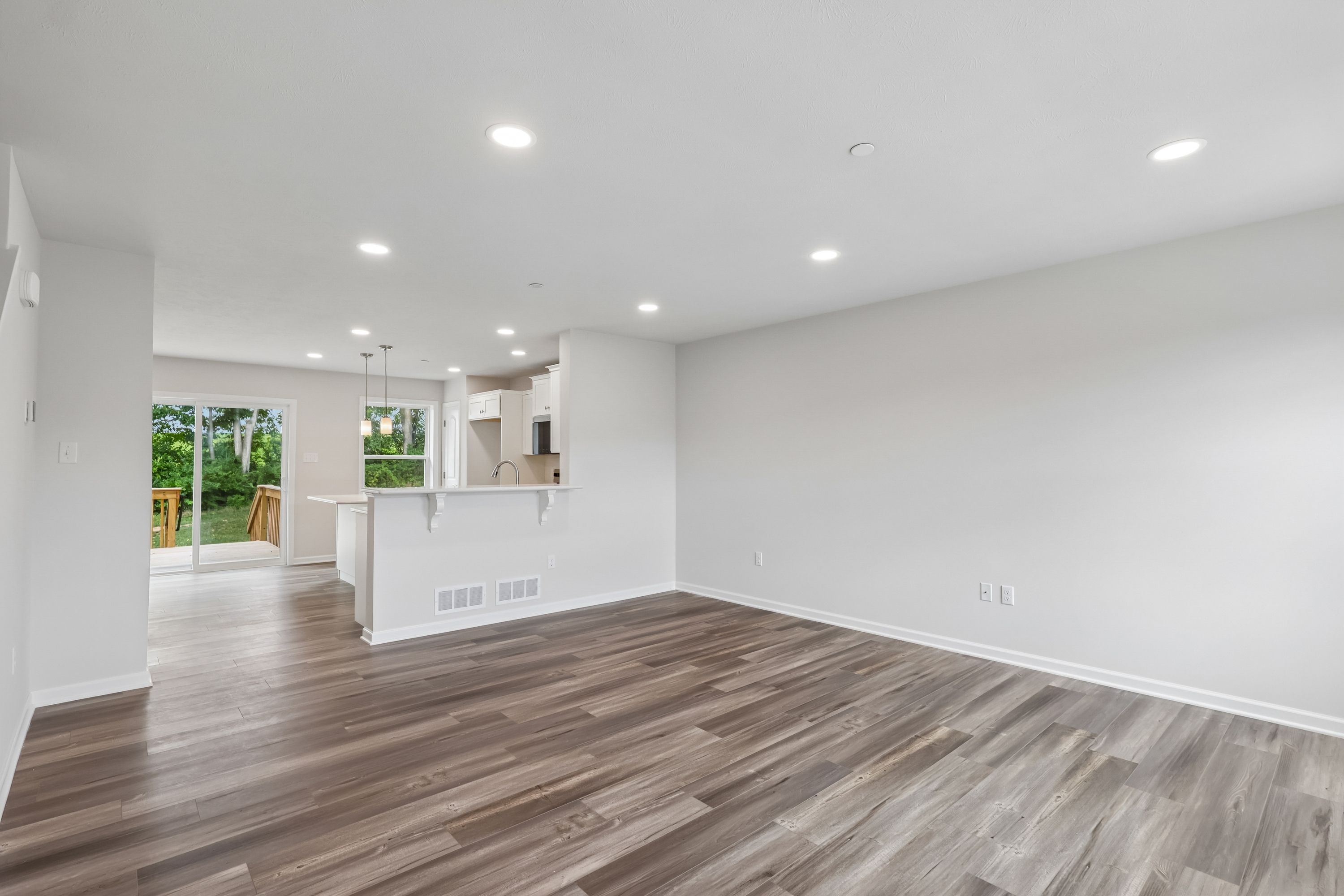 Redfield-SCTH91-Family-Room-2
