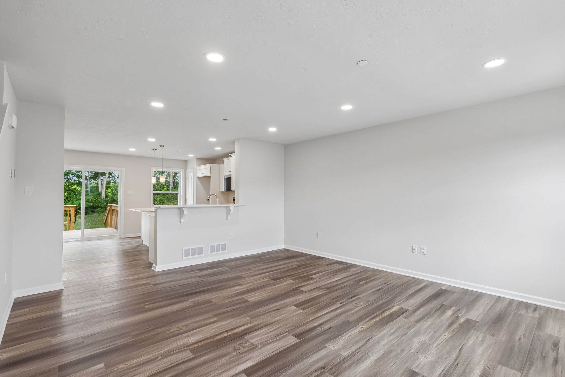 Redfield-SCTH91-Family-Room-2