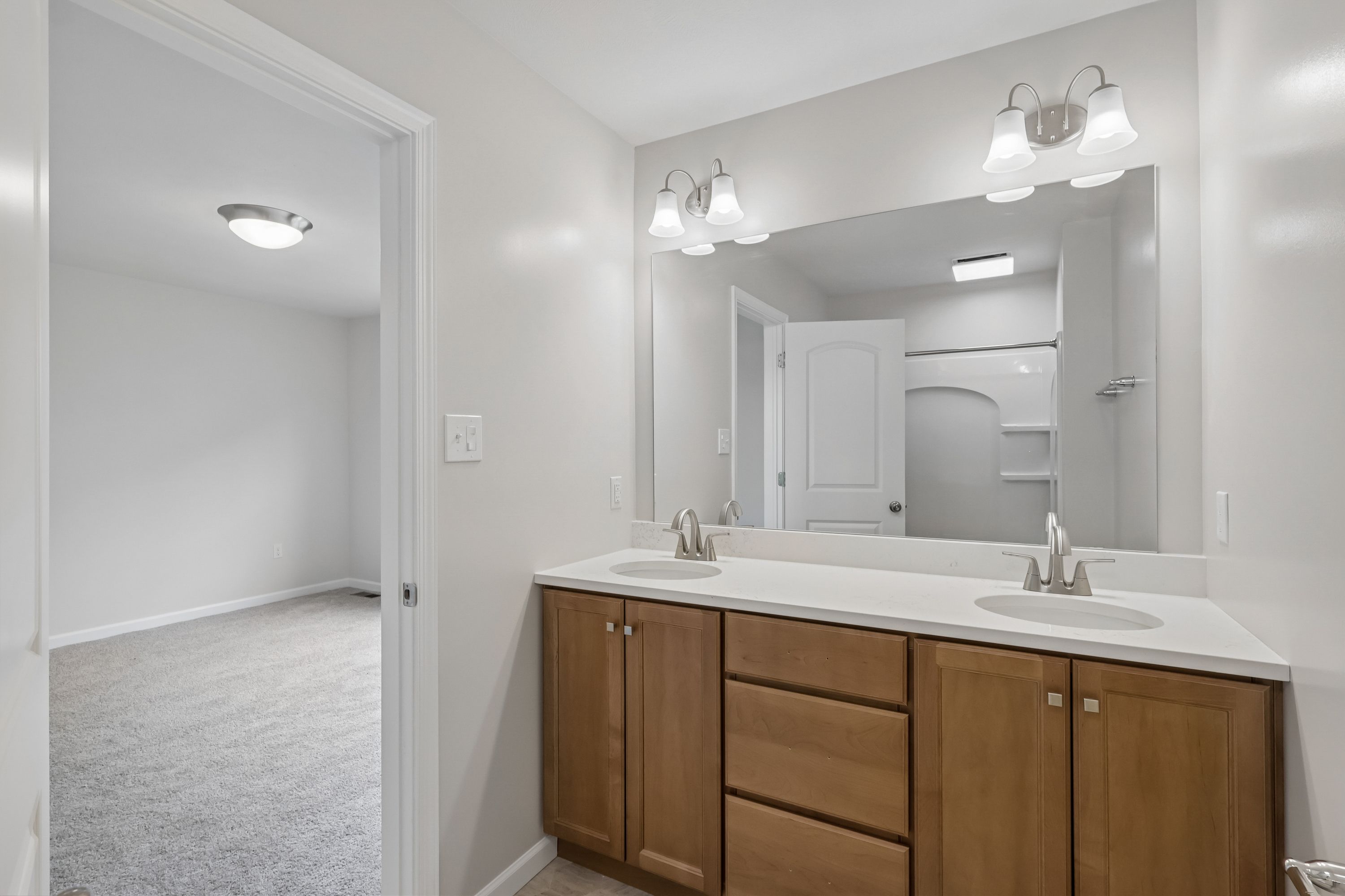 Redfield-SCTH91-Owners-Bath-3