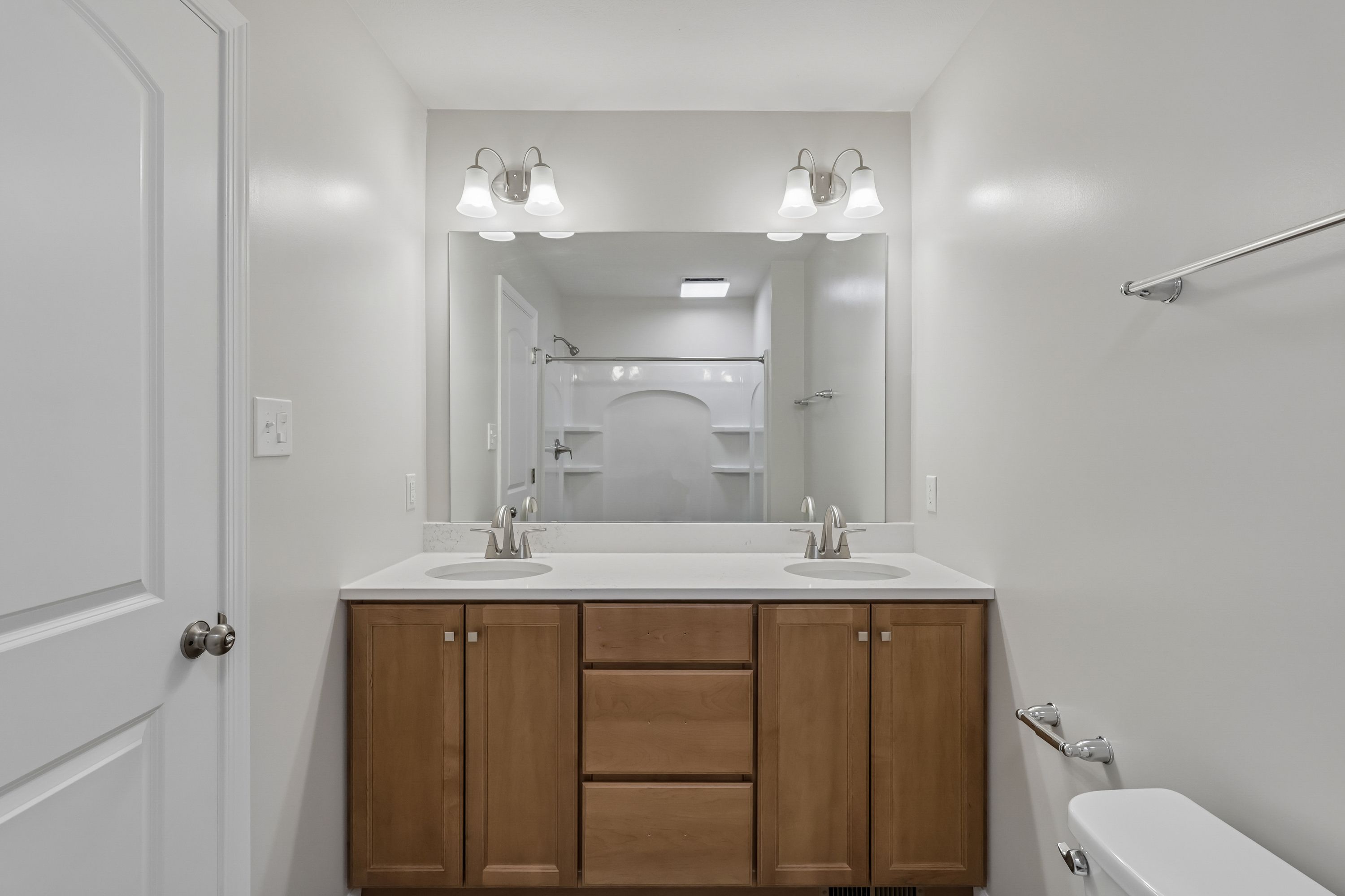 Redfield-SCTH91-Owners-Bath-2