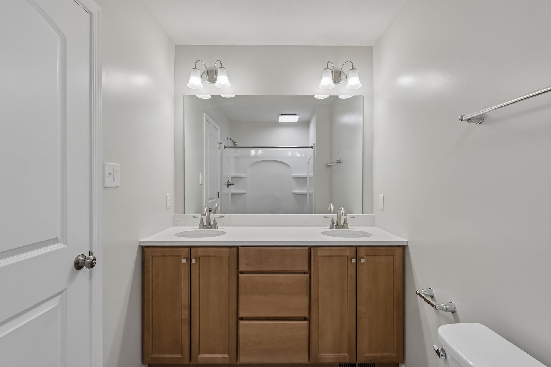 Redfield-SCTH91-Owners-Bath-2