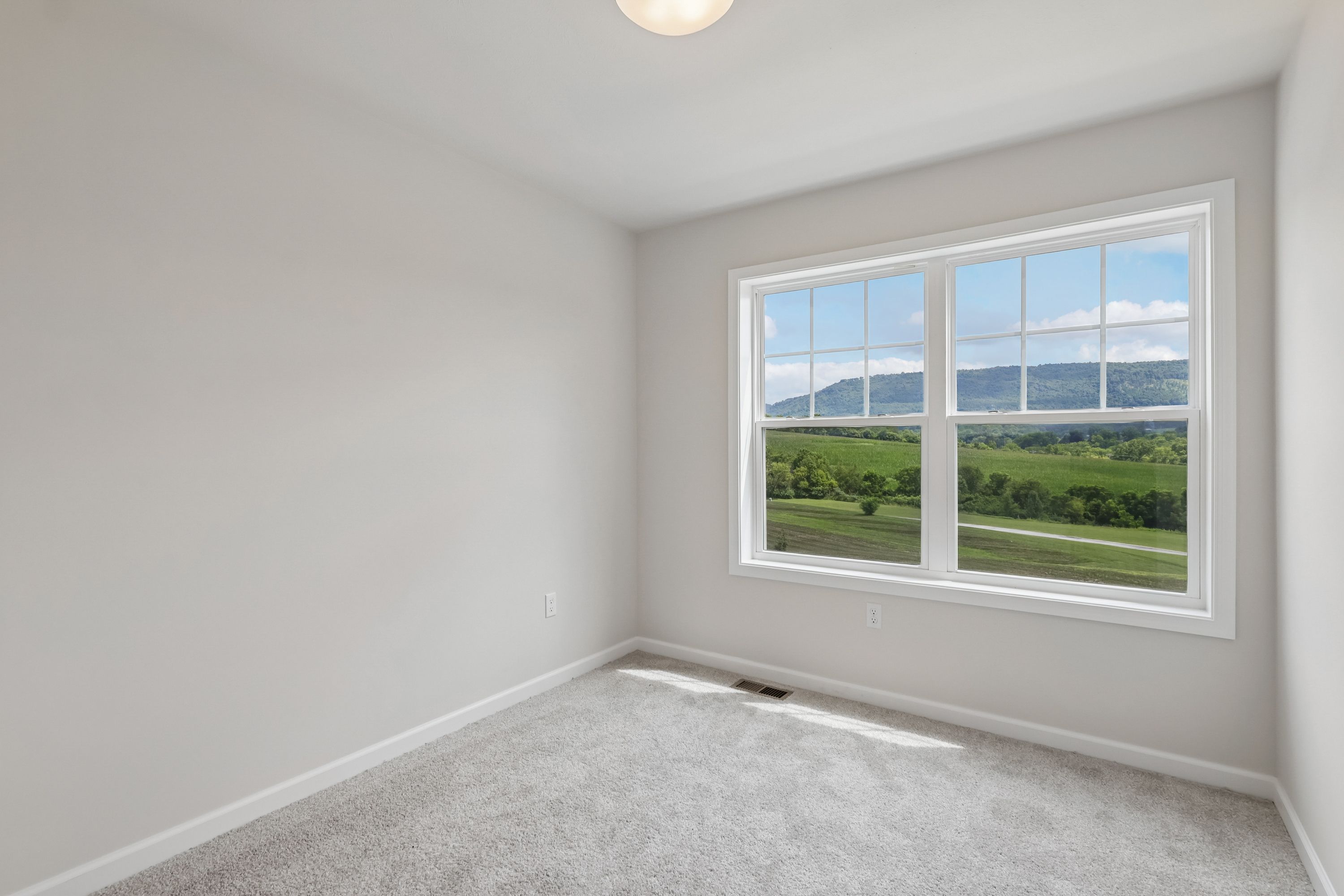 Redfield-SCTH91-Bedroom-2-2