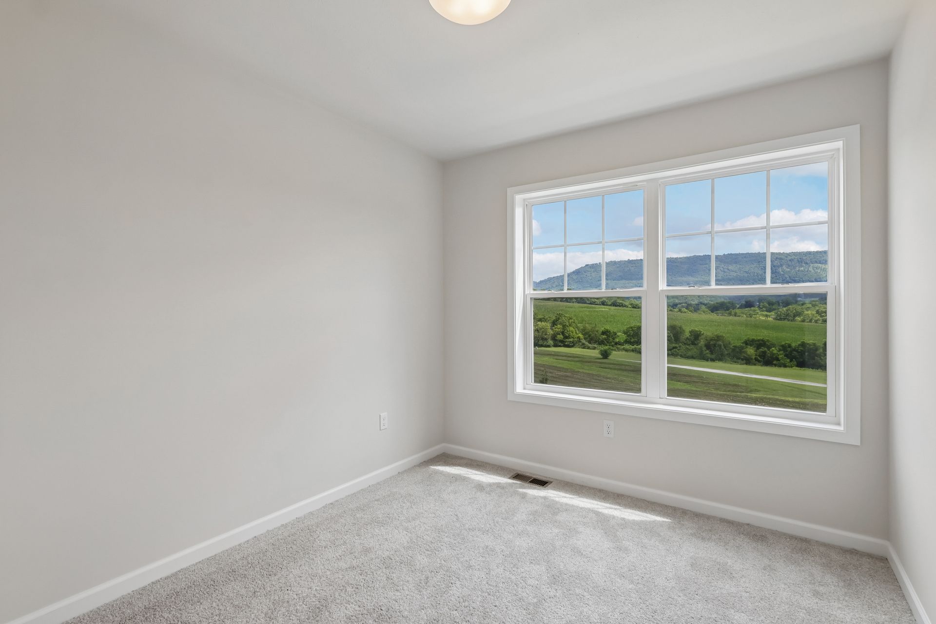 Redfield-SCTH91-Bedroom-2-2