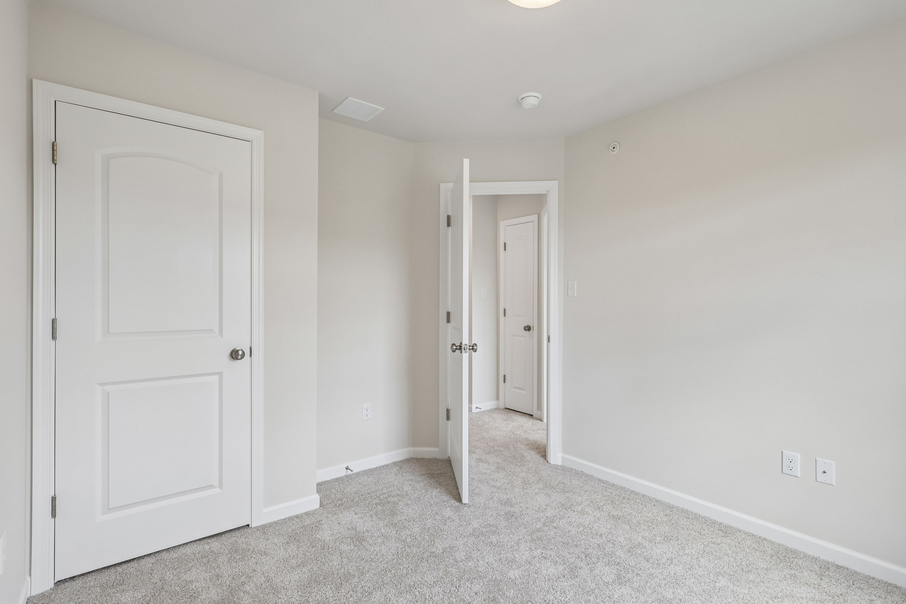 Redfield-SCTH91-Bedroom-3-1