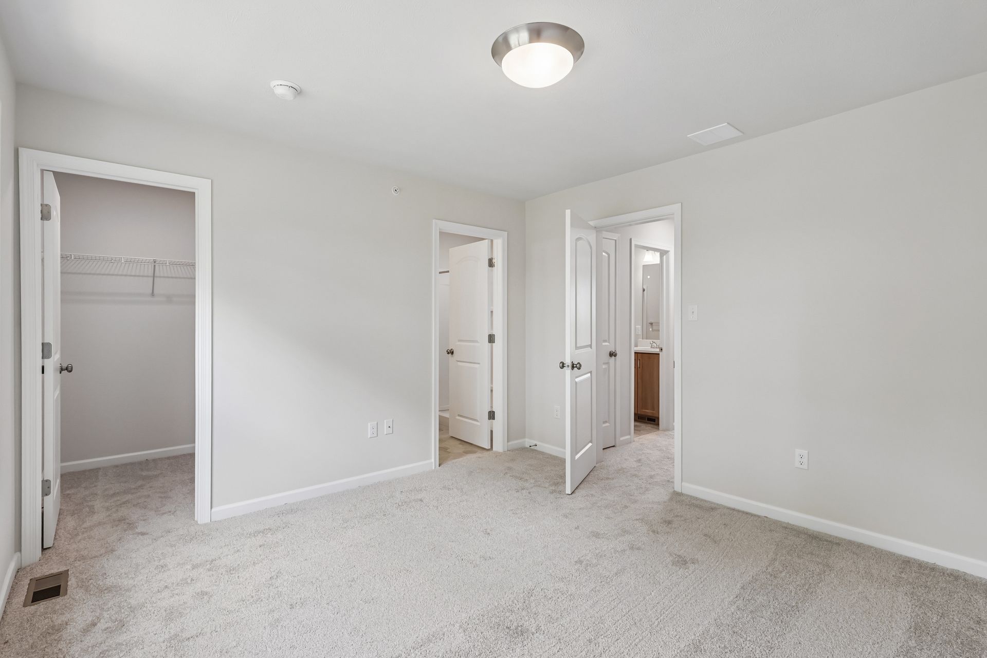 Redfield-SCTH92-Owners-Bedroom-1