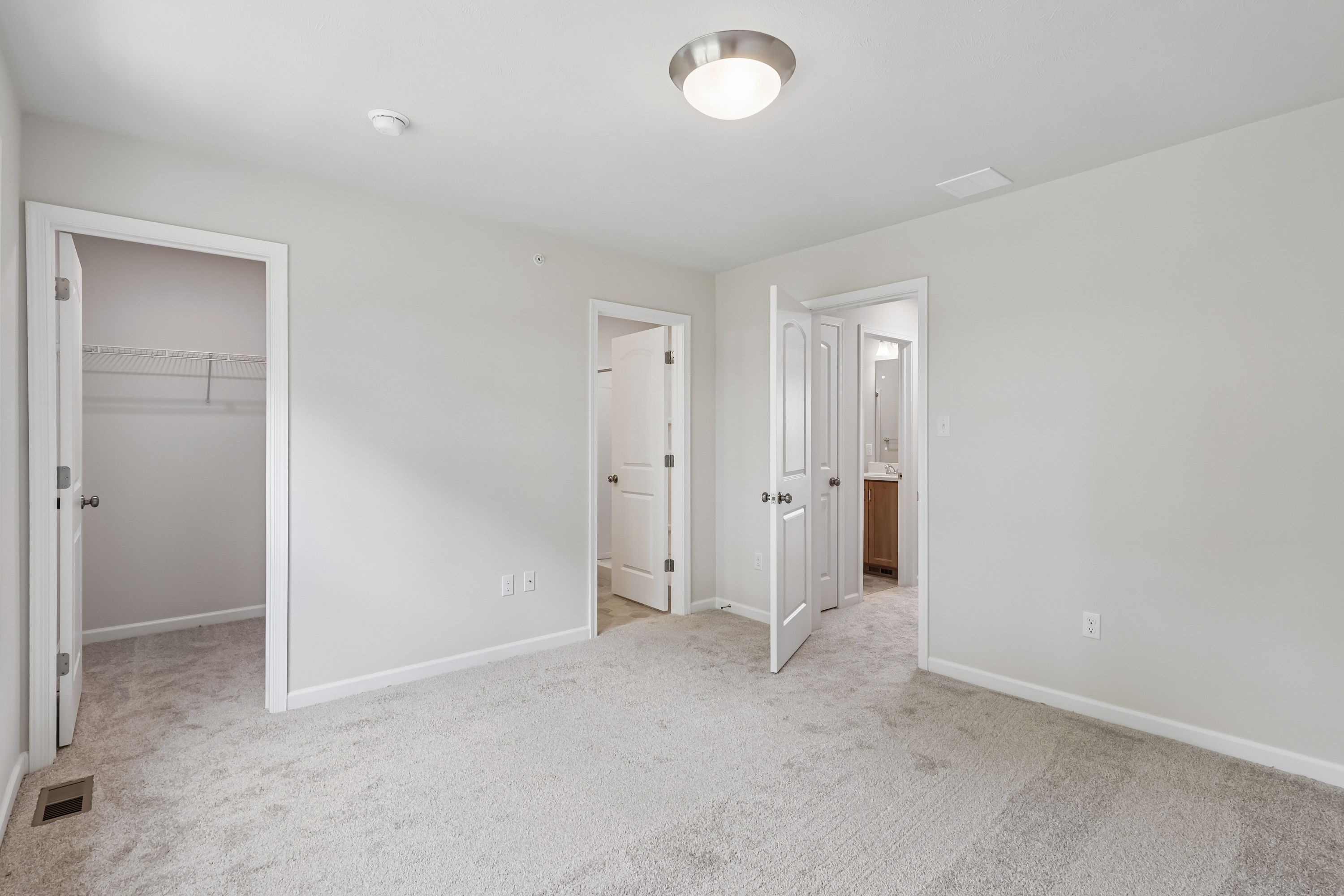 Redfield-SCTH92-Owners-Bedroom-1