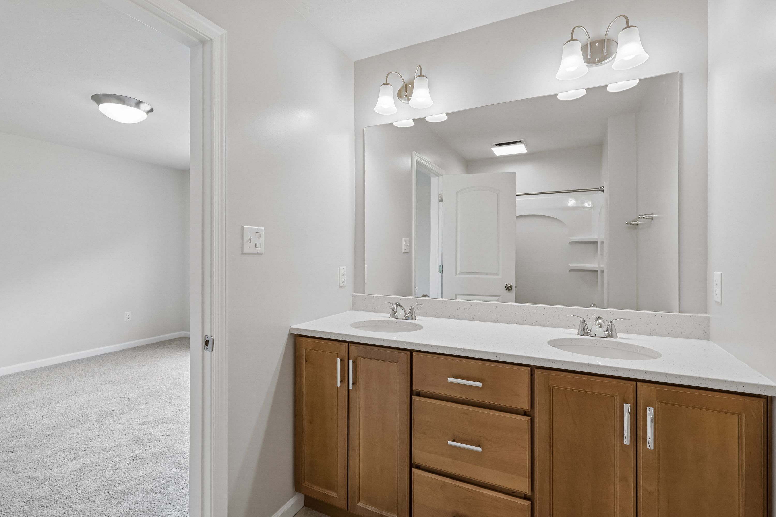 Redfield-SCTH92-Owners-Bath-3