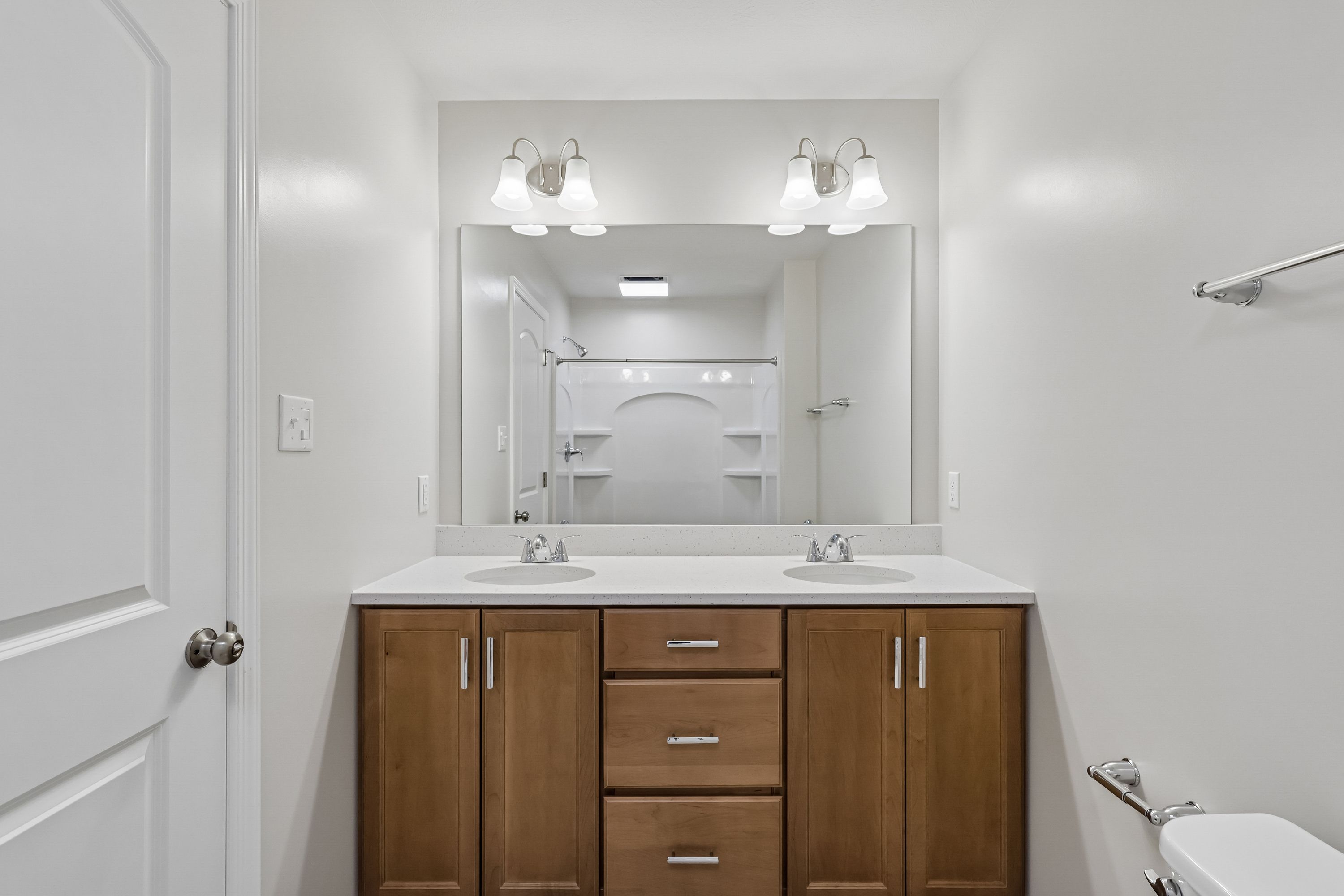 Redfield-SCTH92-Owners-Bath-2