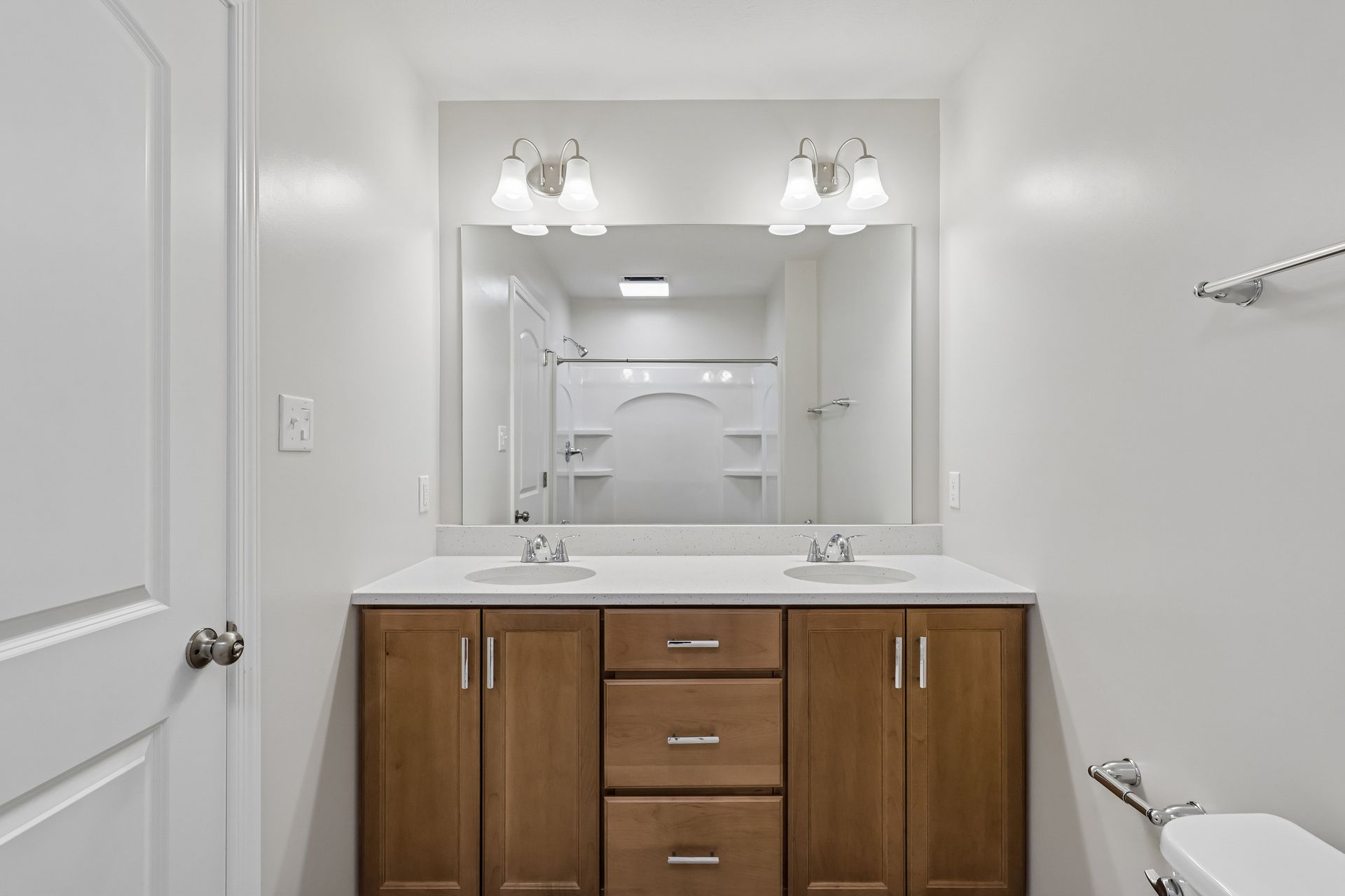 Redfield-SCTH92-Owners-Bath-2